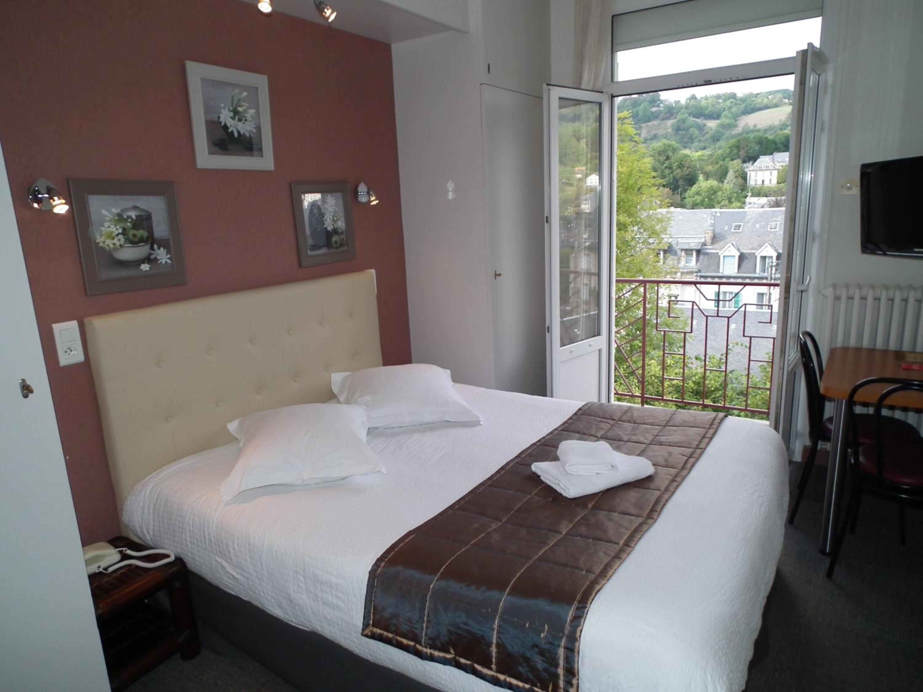 Standard Double Room - Photo 8