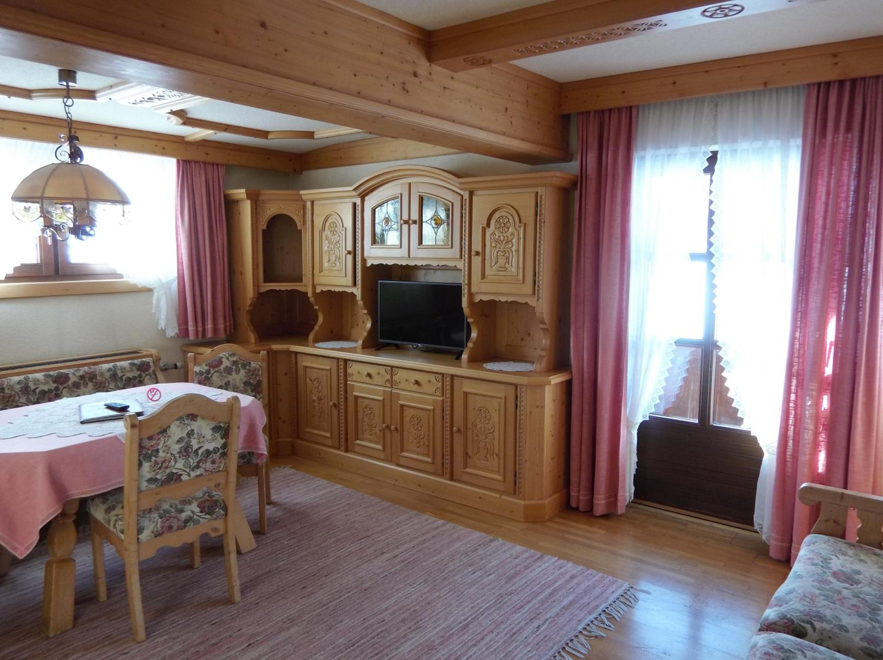One-Bedroom Apartment - Photo 1