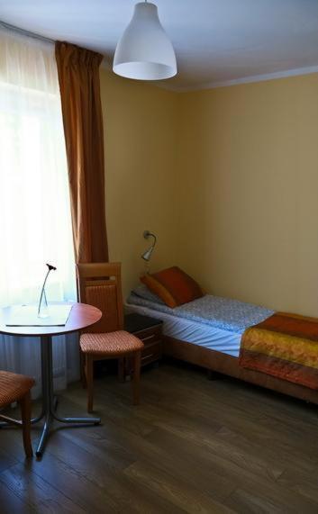 Standard Twin Room - Photo 5