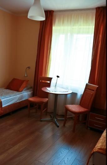 Standard Twin Room - Photo 4