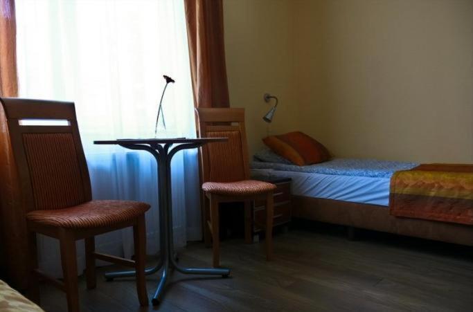 Standard Twin Room - Photo 1