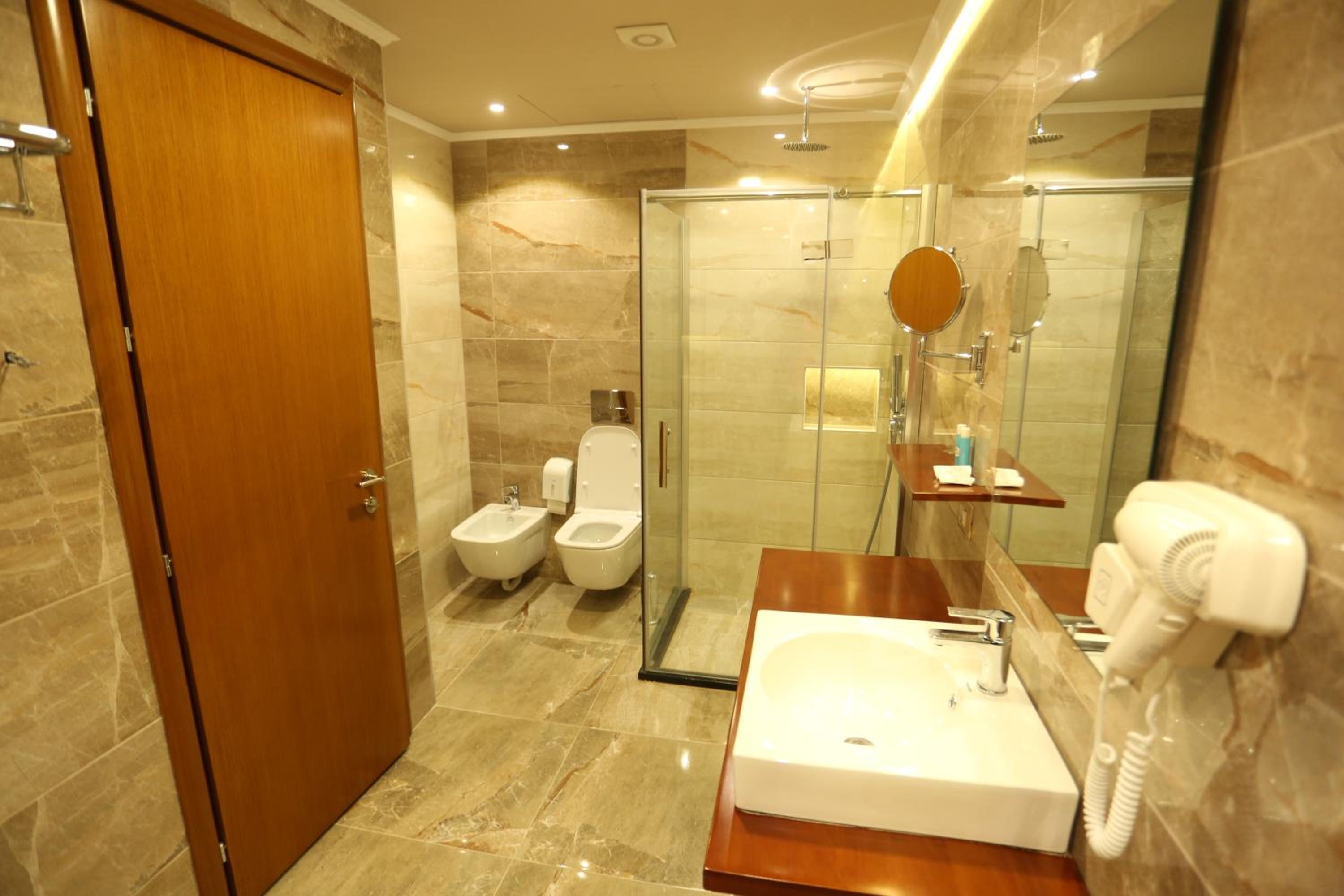 Deluxe Junior Suite photo 3