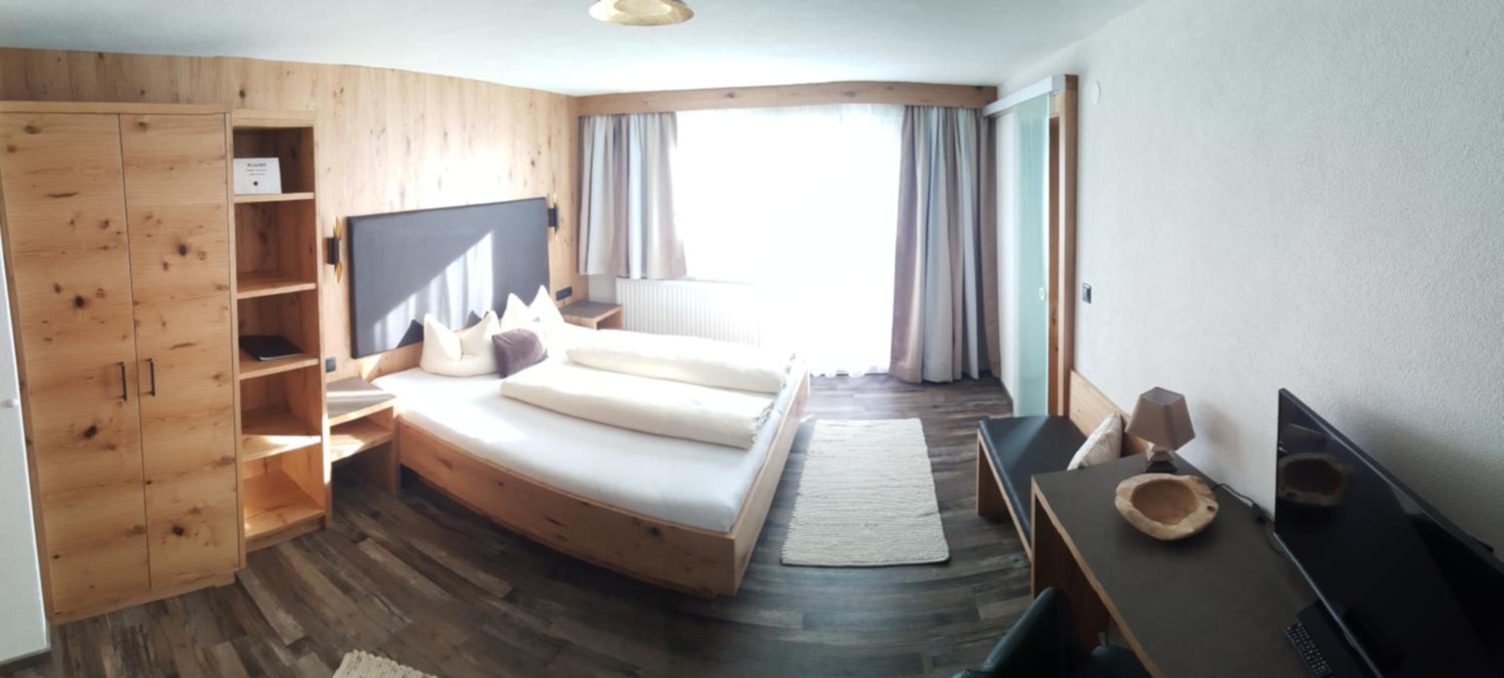 Deluxe Double Room photo 3