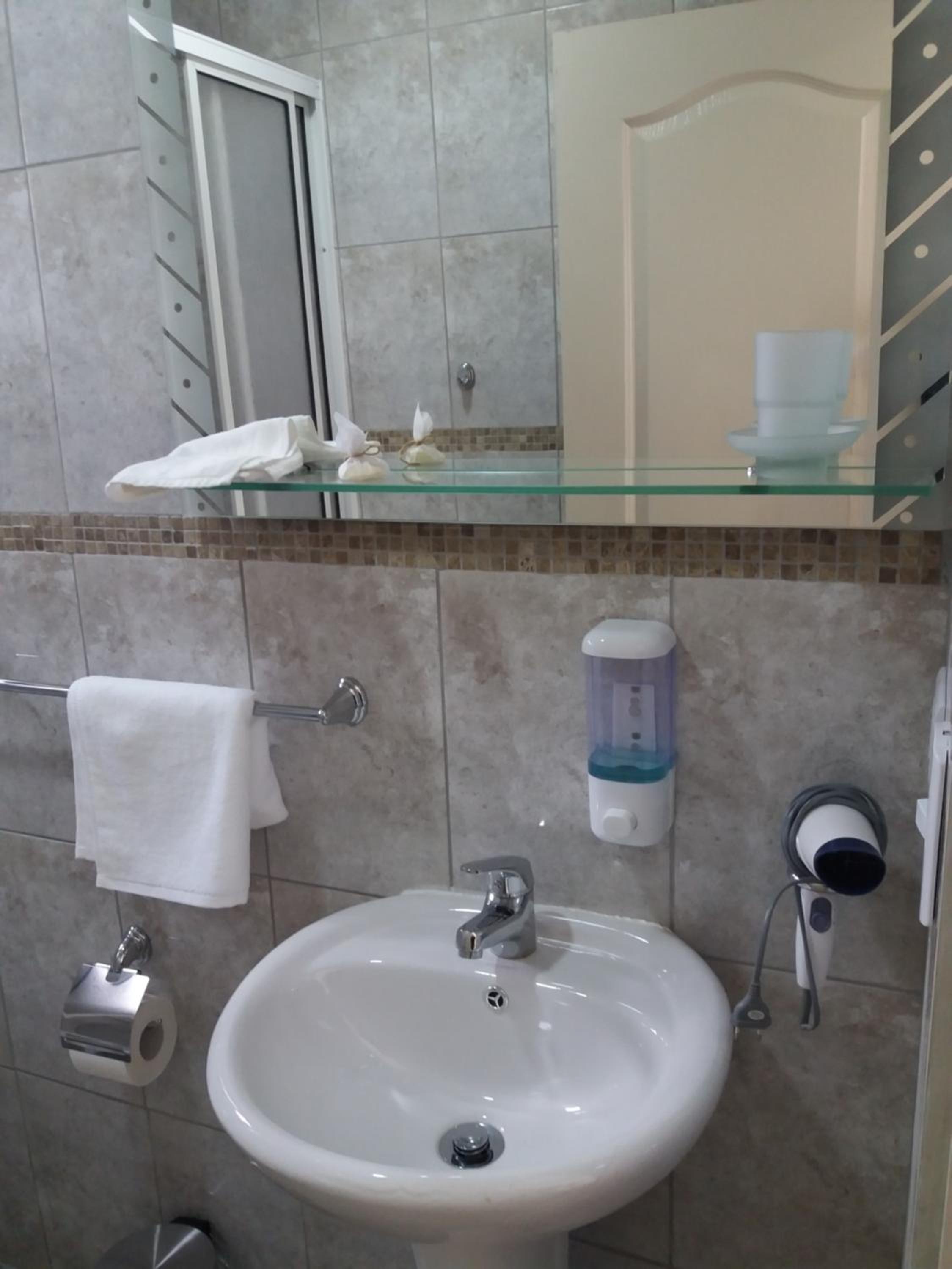 Single Room With Private Bathroom photo 2