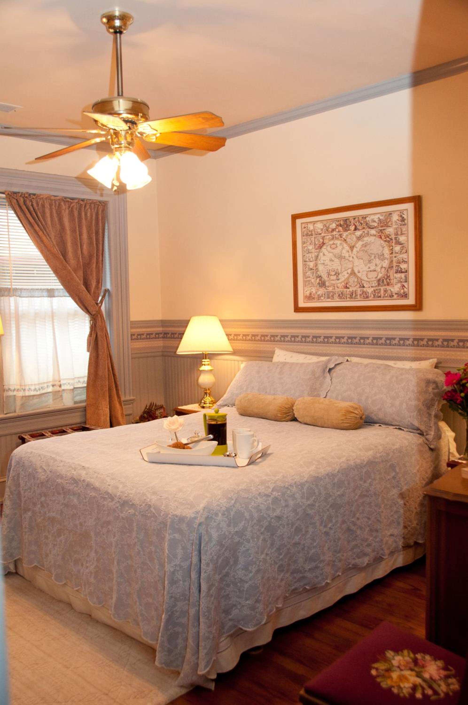 Queen Room photo 1
