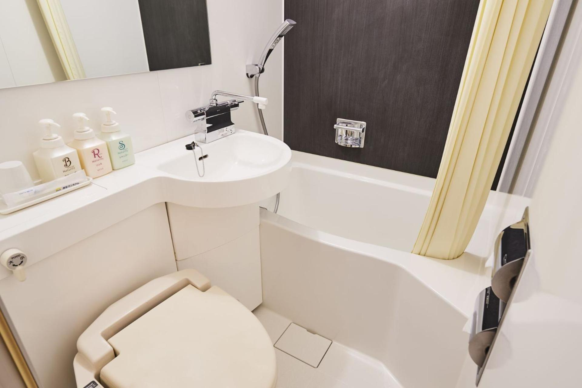 Single Room with Bathroom - Non-Smoking photo 2