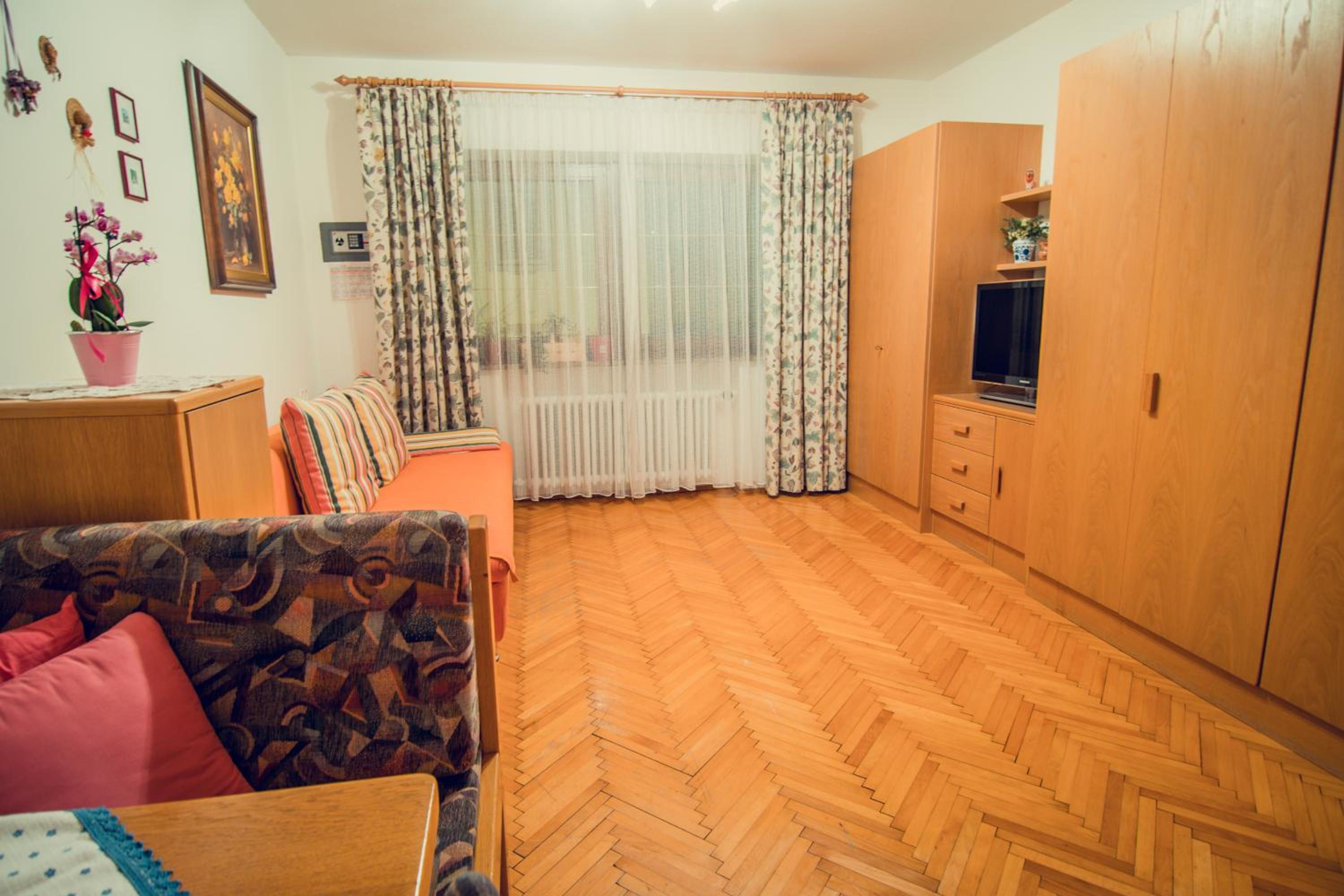 One-Bedroom Apartment photo 2