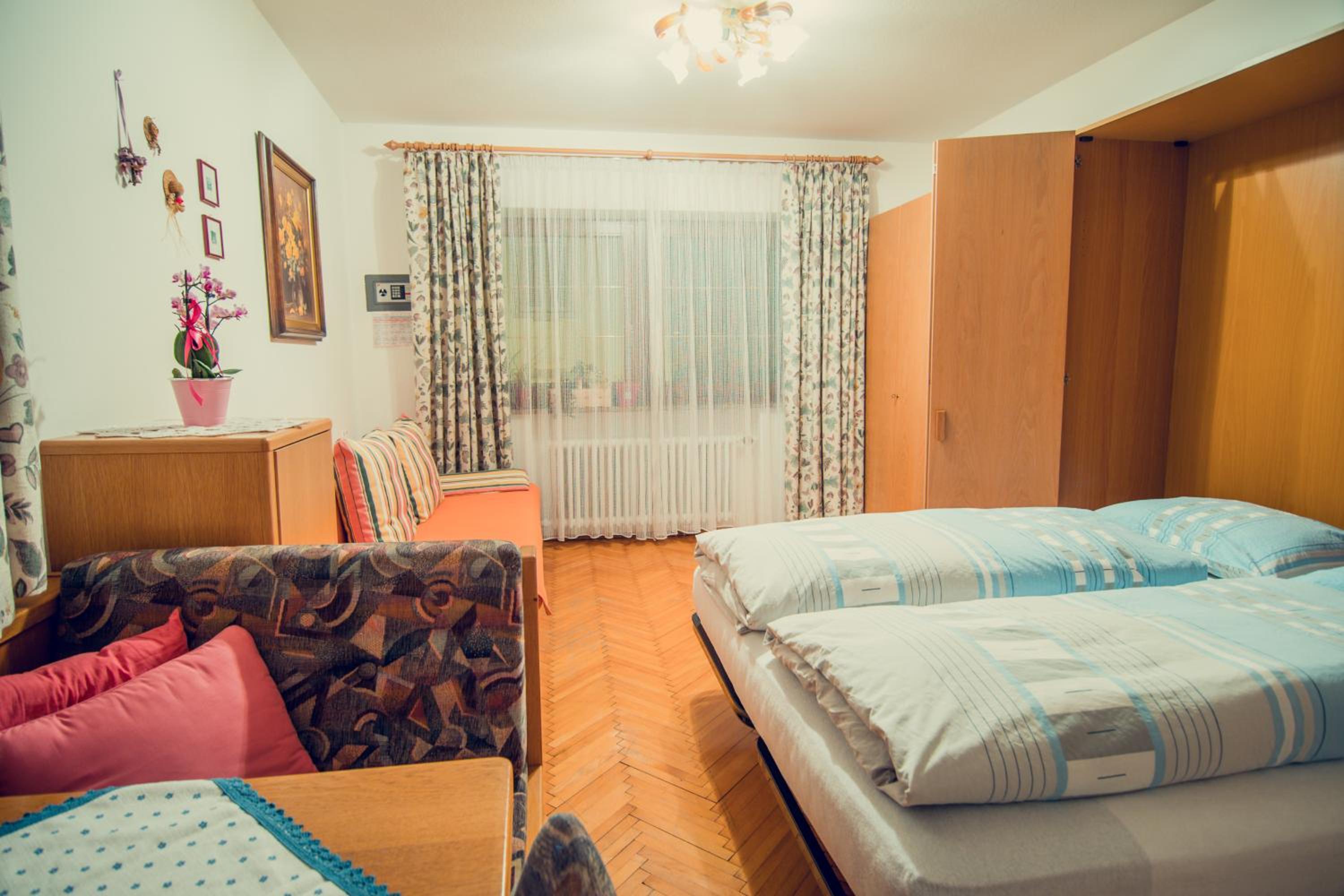 One-Bedroom Apartment photo 1