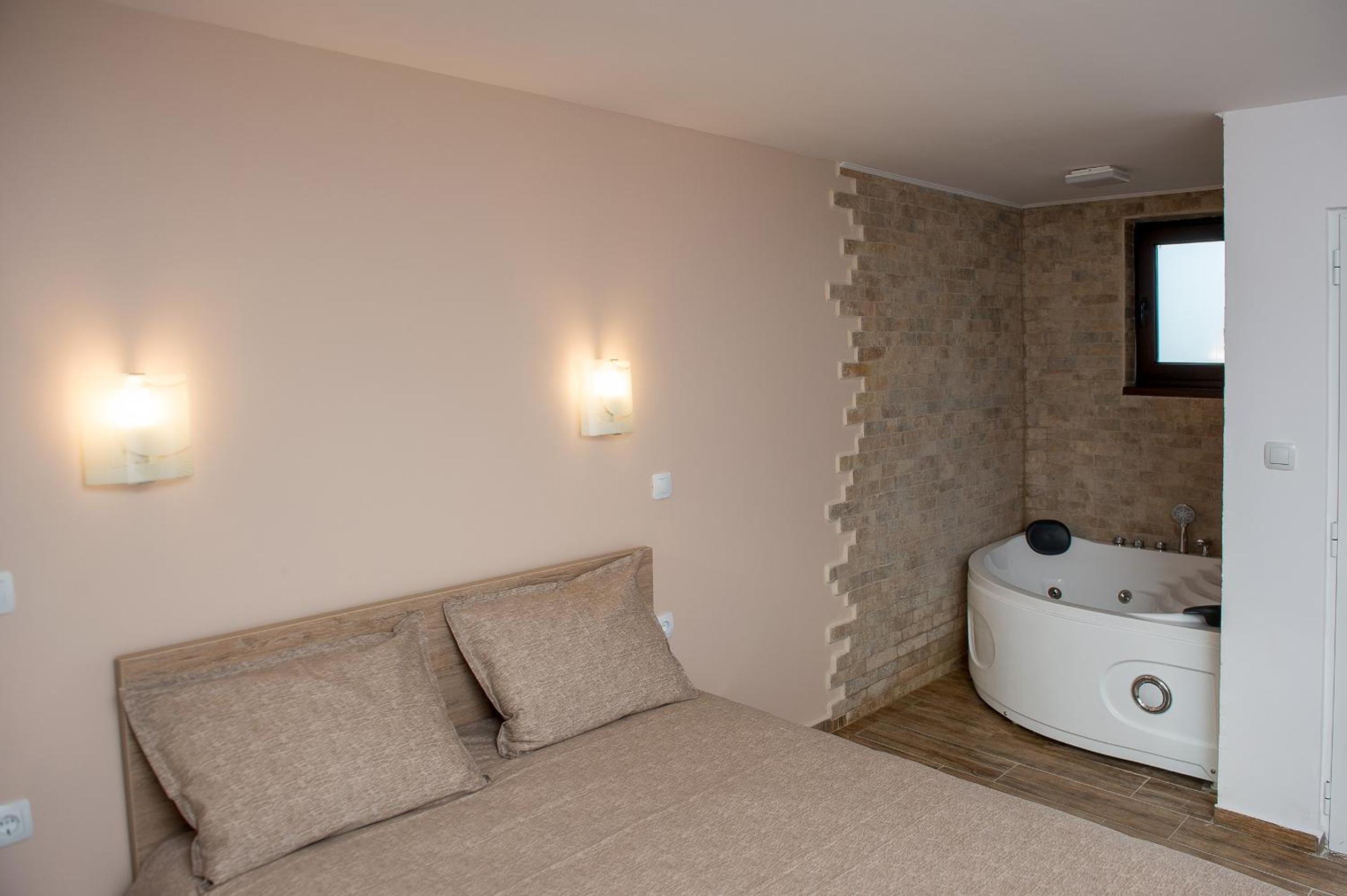 Double Room with Spa Bath photo 3