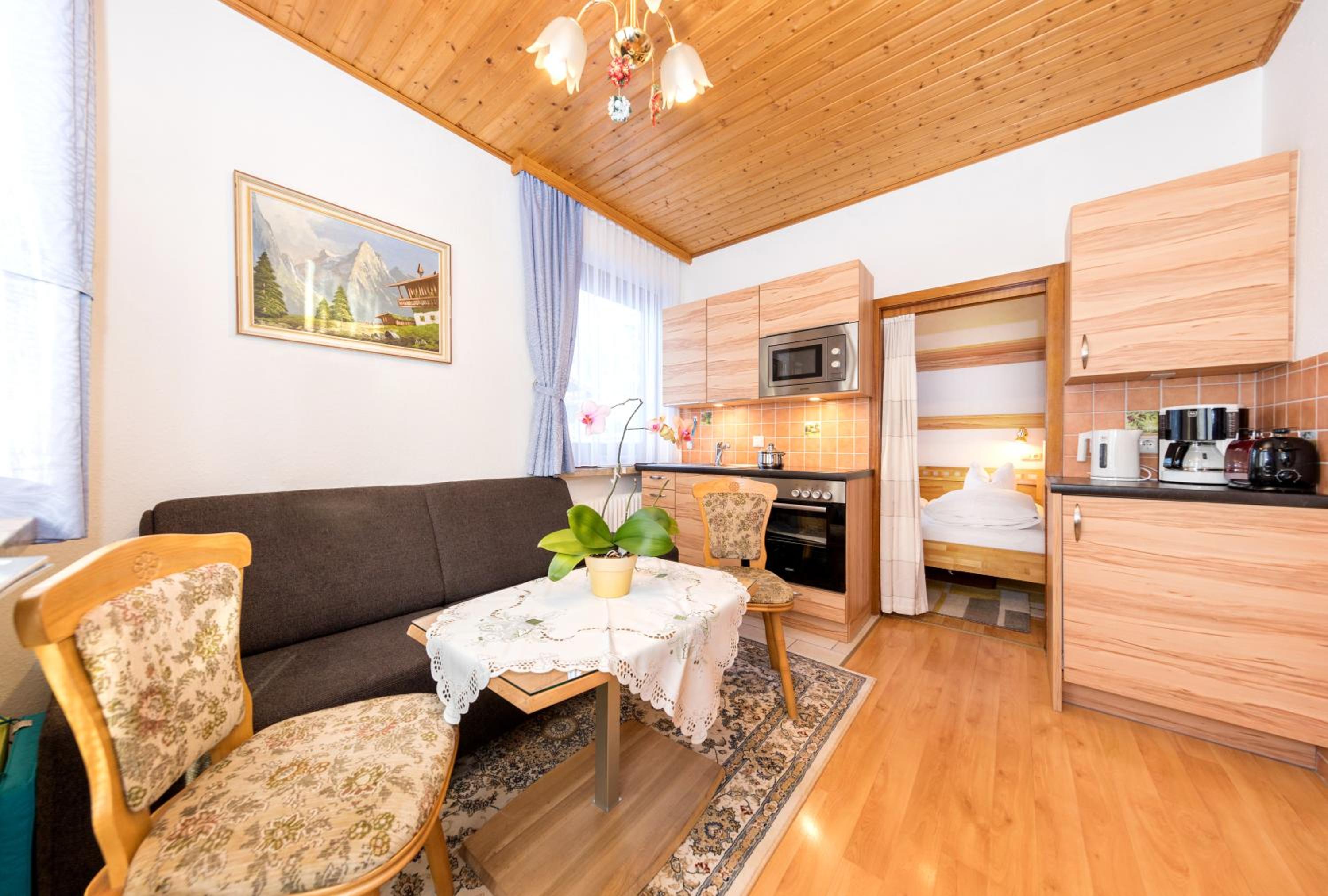 One-Bedroom Apartment with Terrace photo 2
