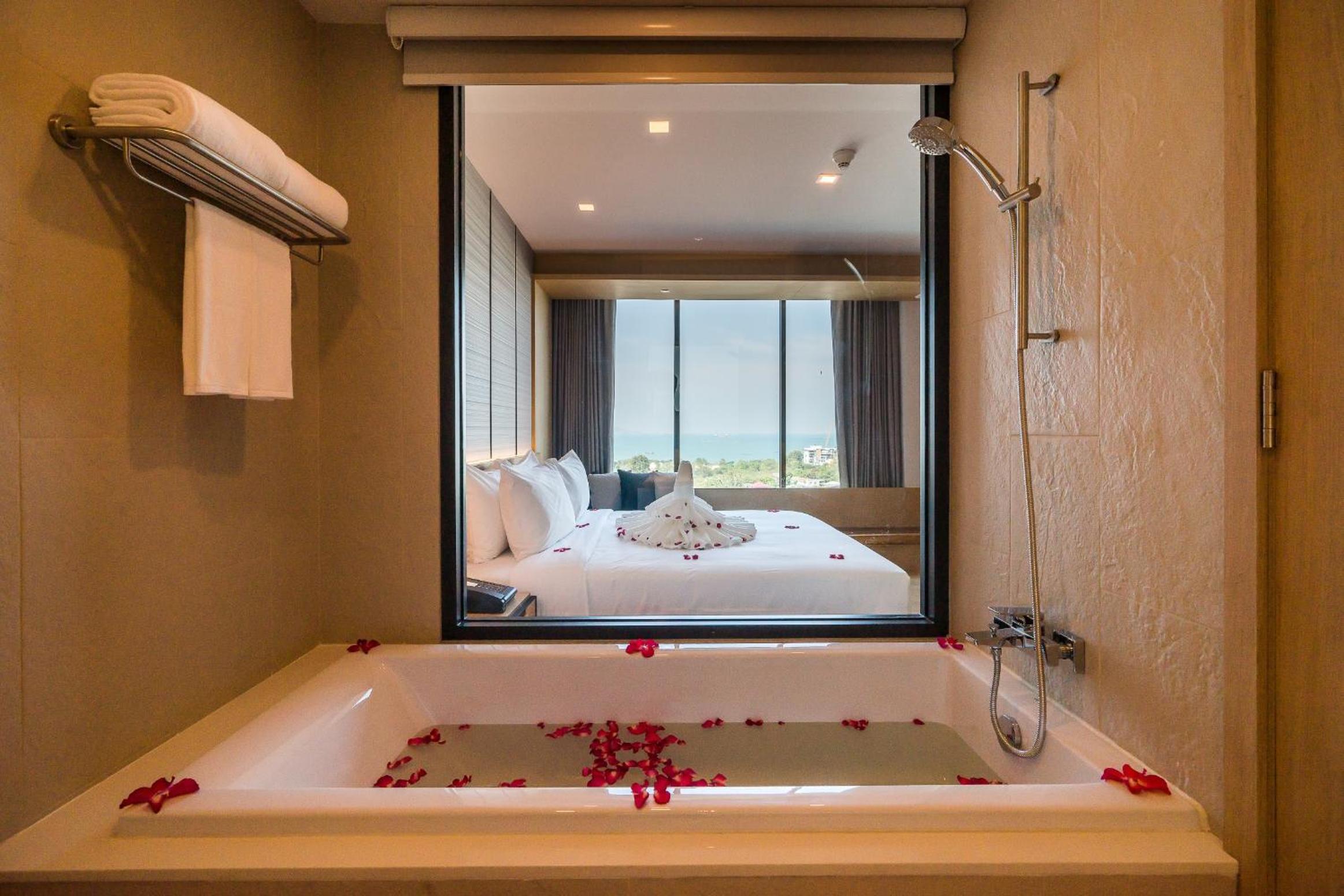 Deluxe Double or Twin Room with Ocean View photo 2
