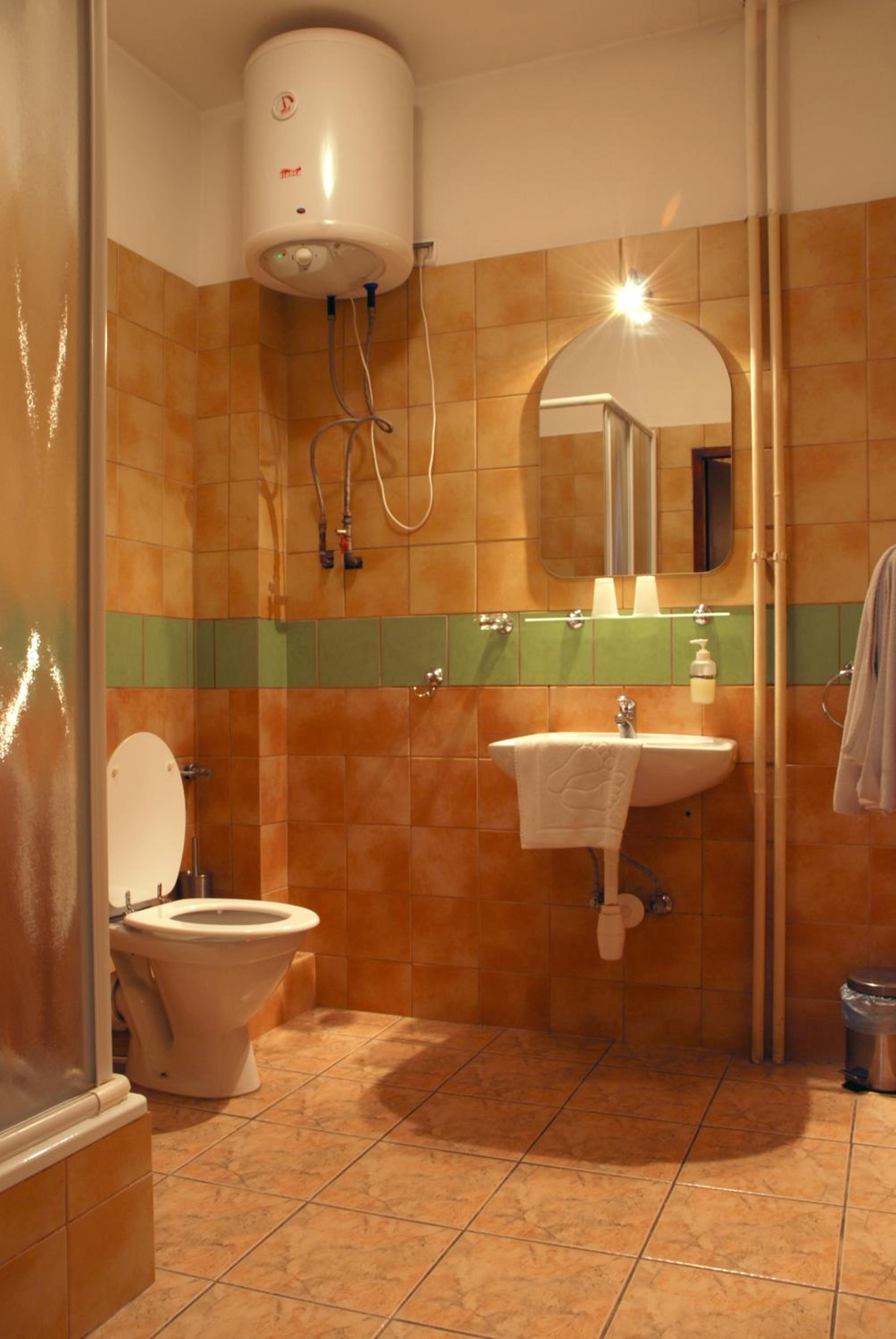 Standard Double Room - Photo 17