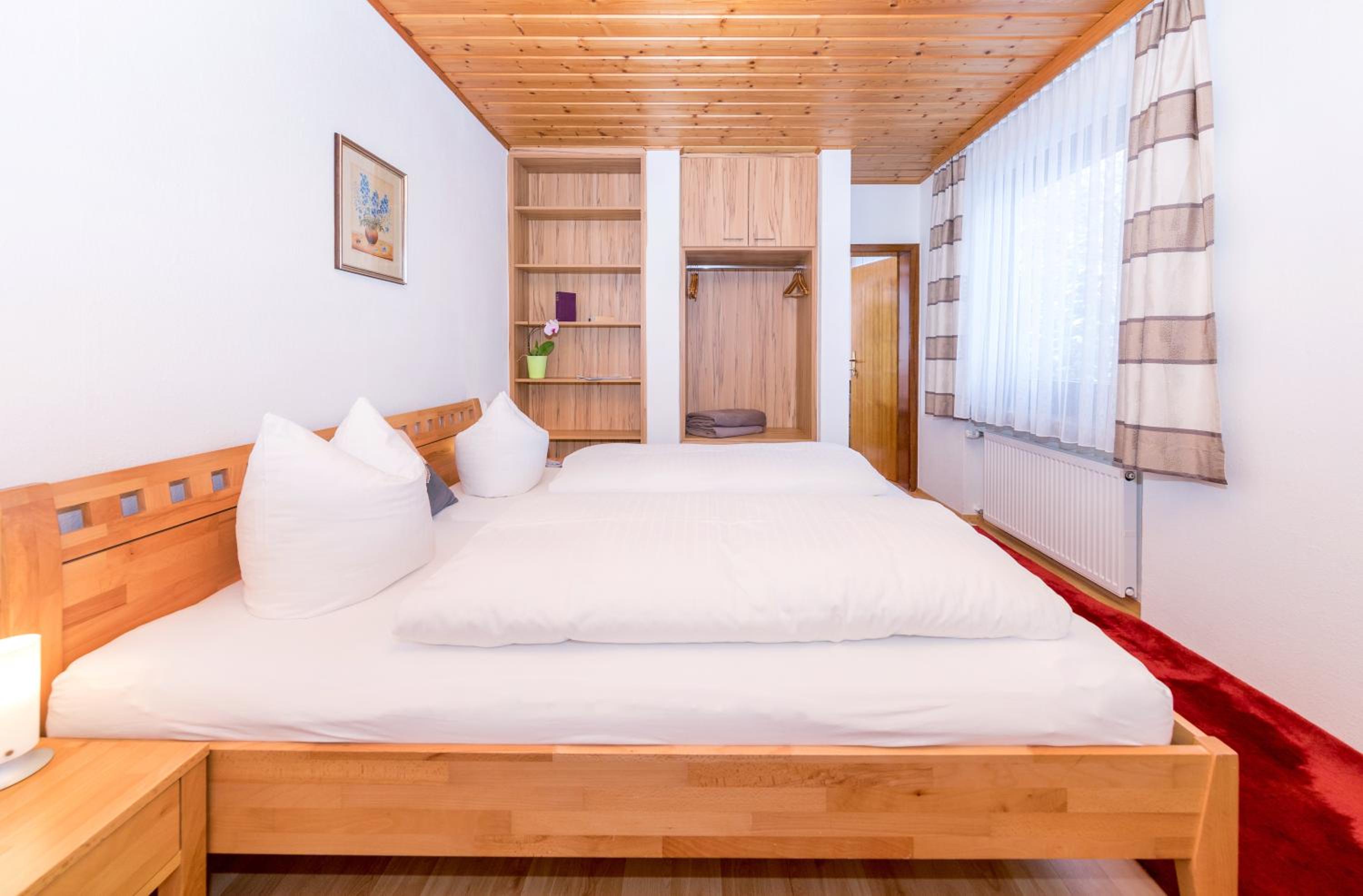 One-Bedroom Apartment with Balcony (2 People) photo 2