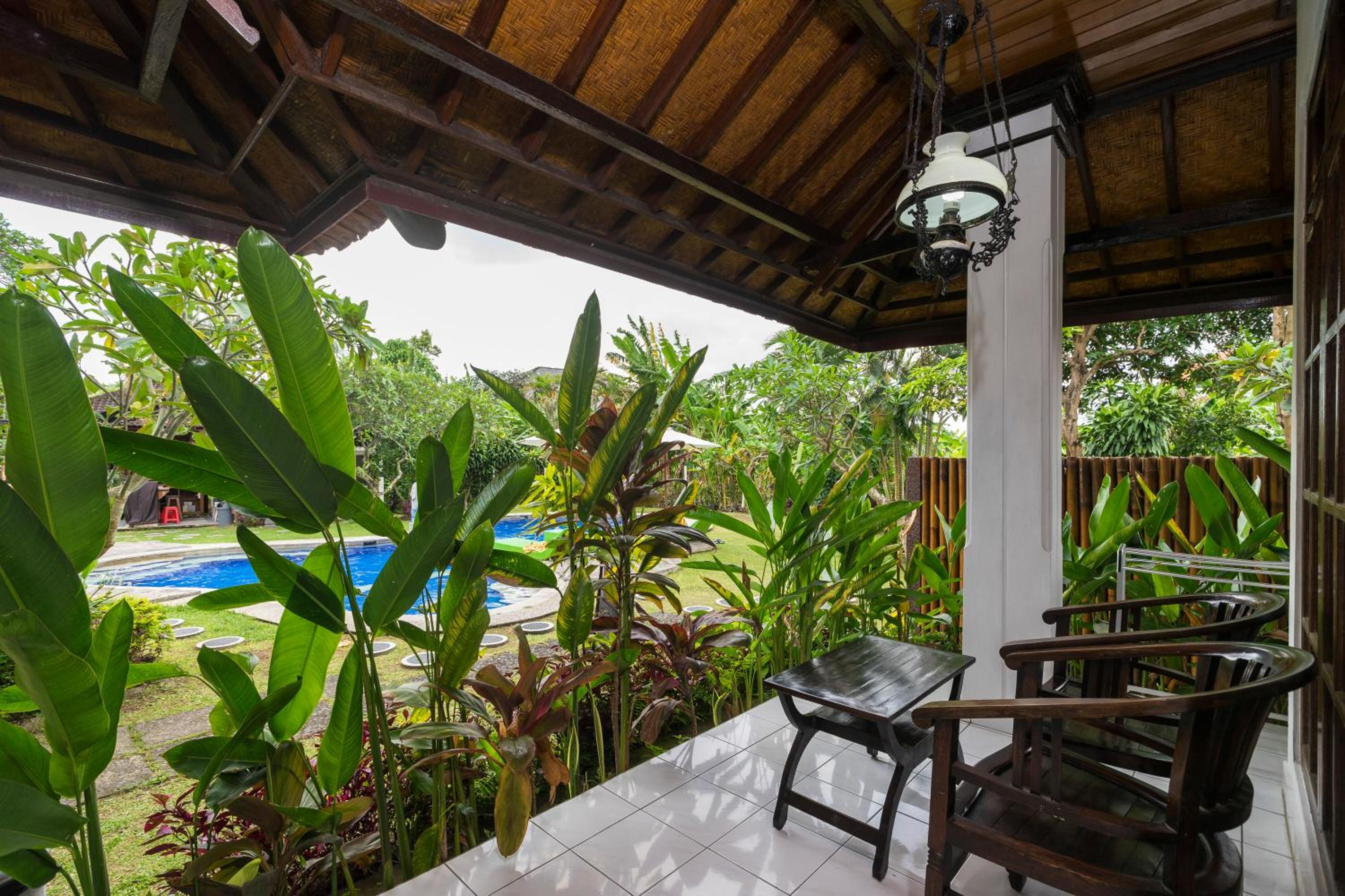 Standard Queen Room With Pool Access photo 3