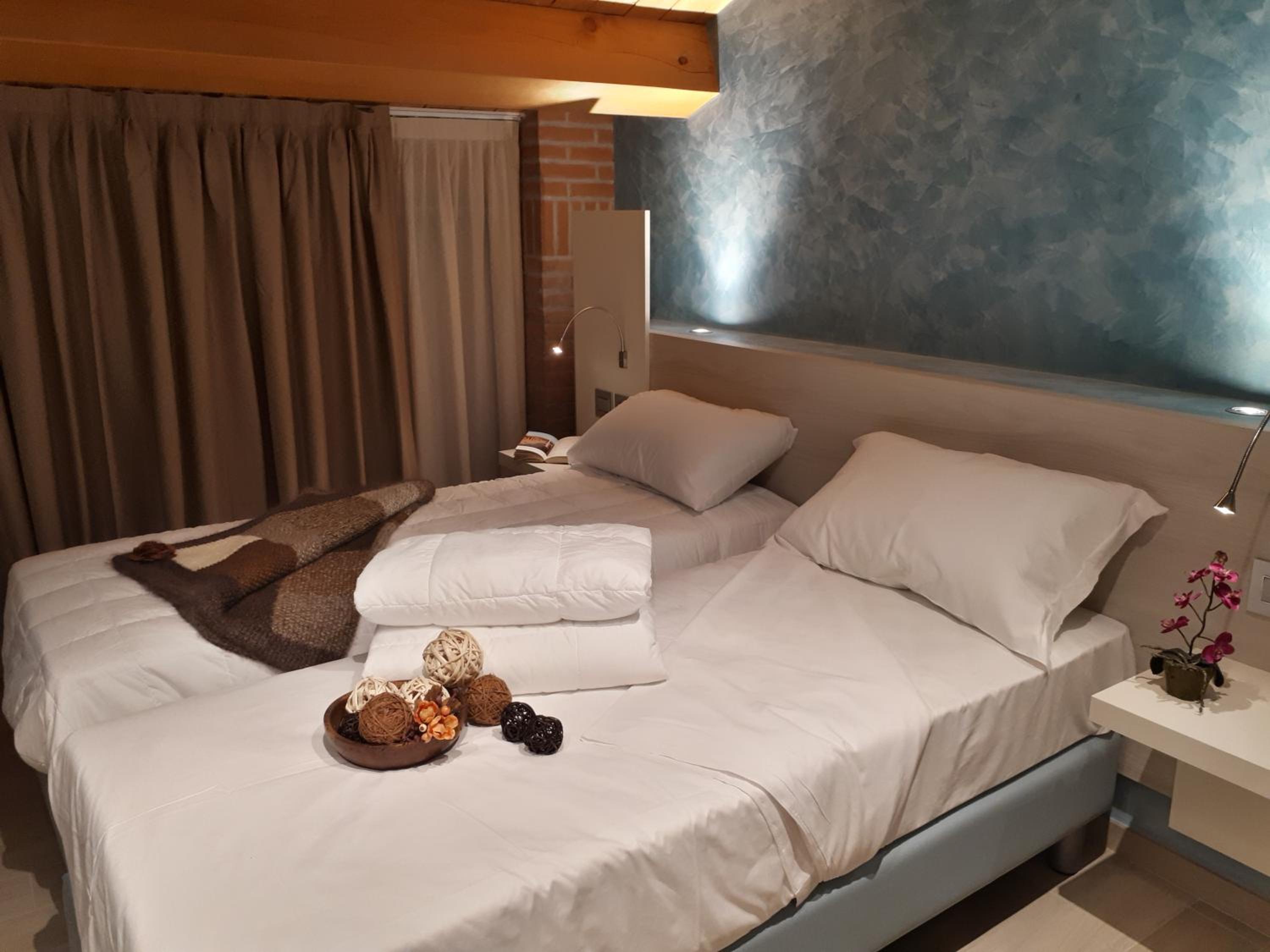 Double or Twin Room with Private Bathroom - Photo 1