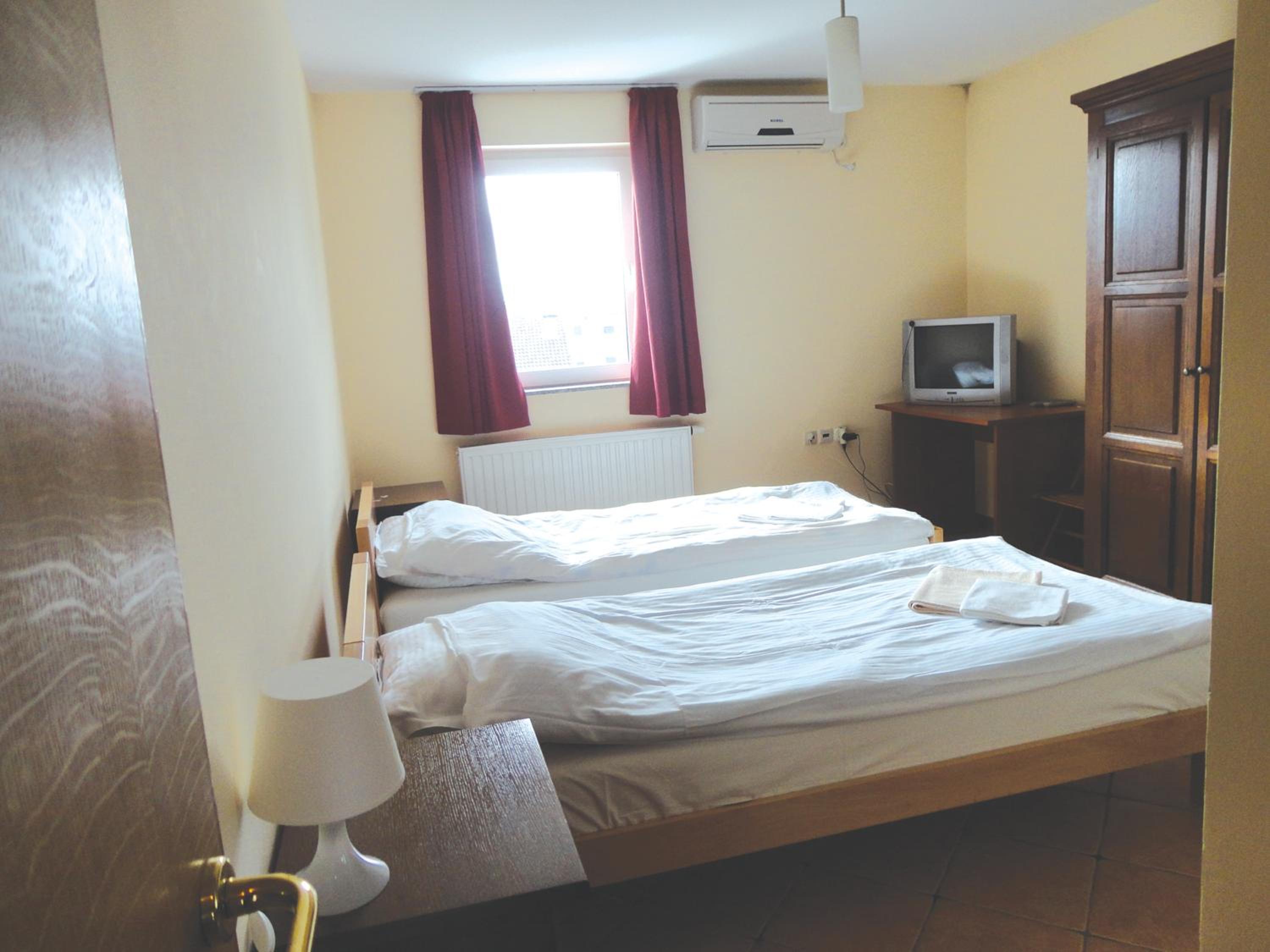 Basic Triple Room - Photo 16