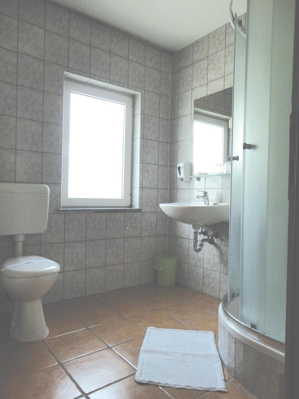 Basic Triple Room - Photo 13