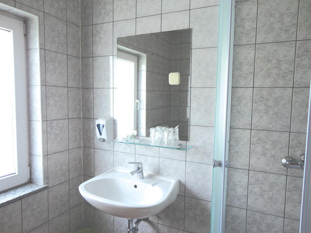 Basic Triple Room - Photo 11