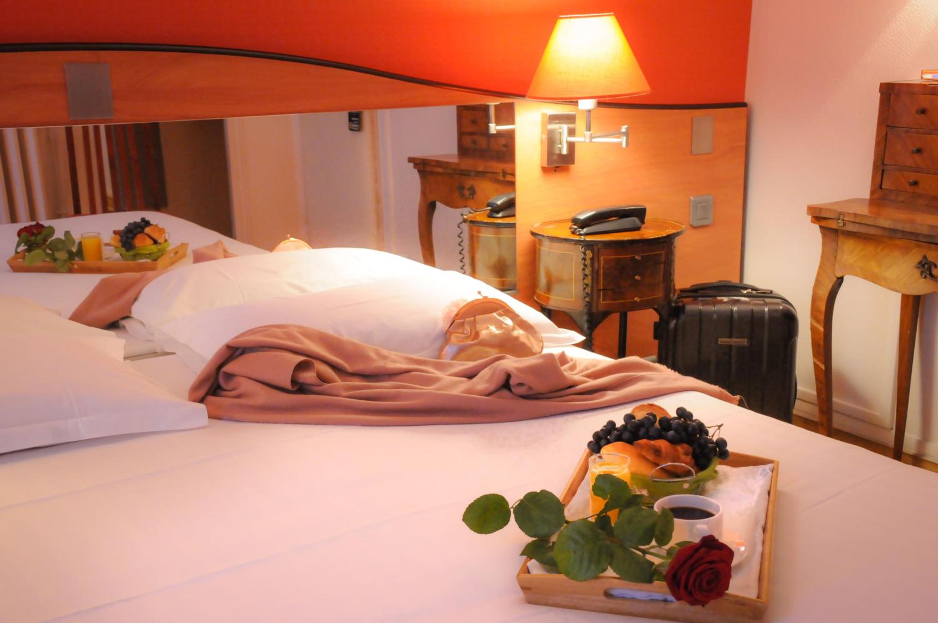 Superior Double Room thumbnail 5
