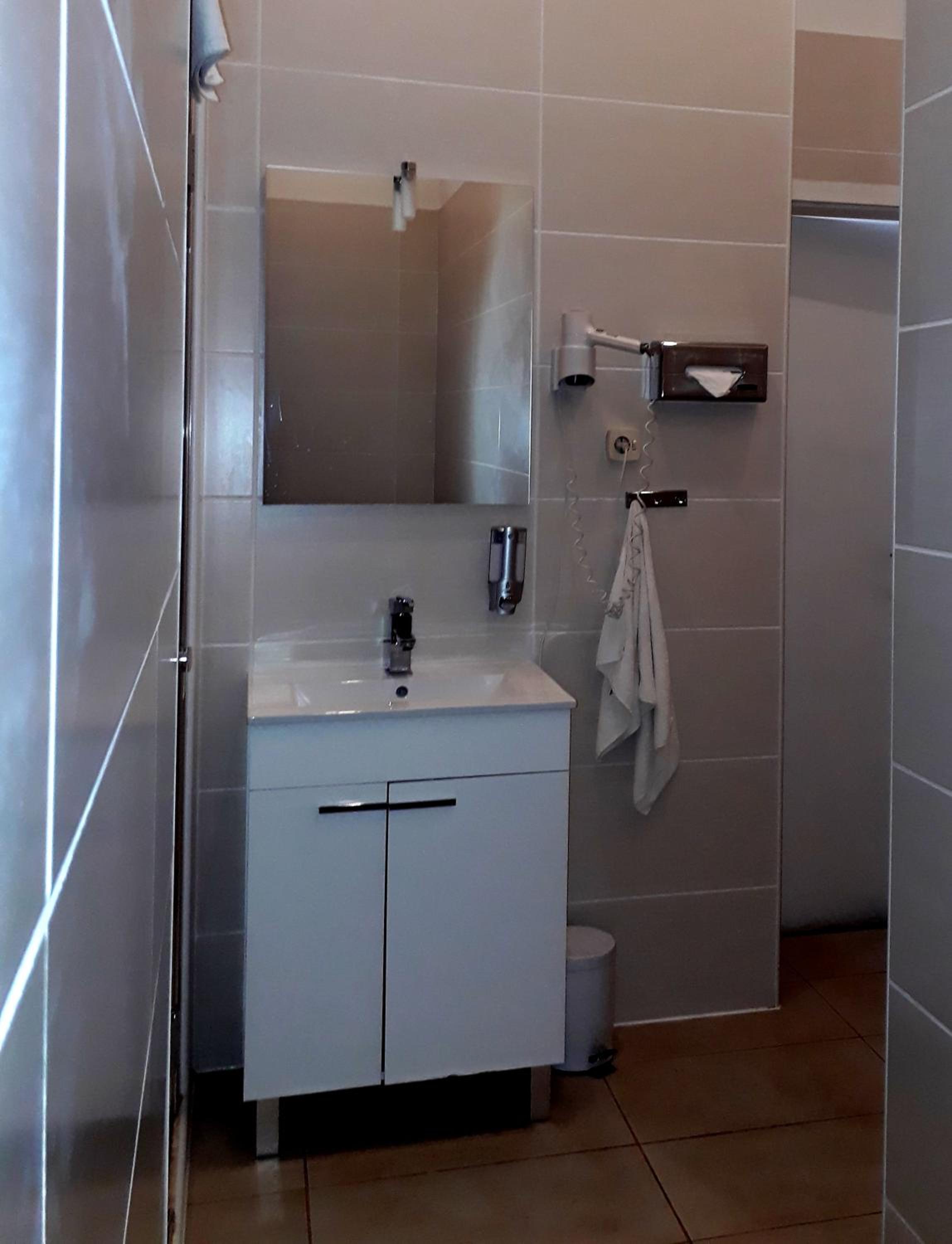 Economy Single Room with Shared Bathroom photo 3