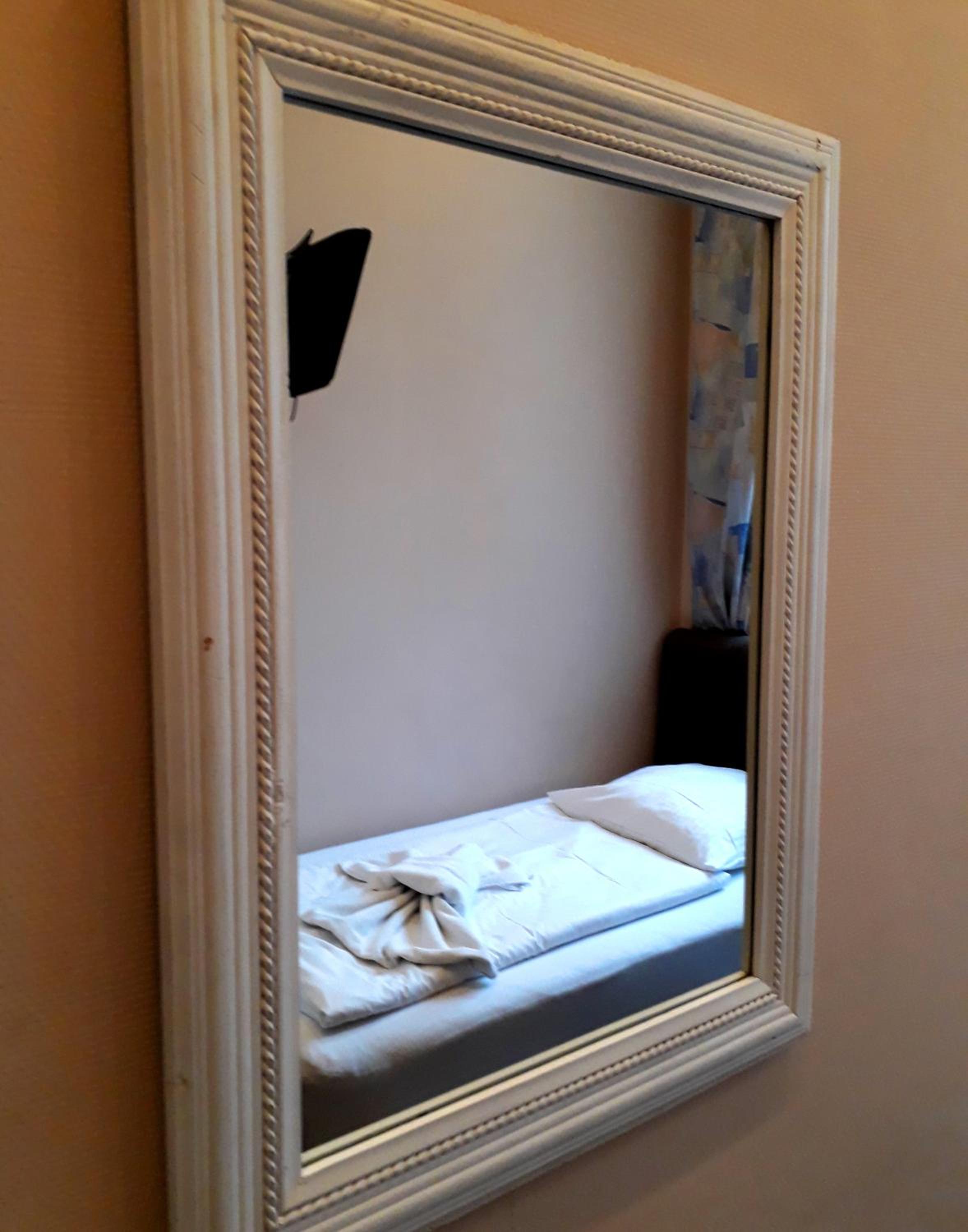 Economy Single Room with Shared Bathroom photo 1