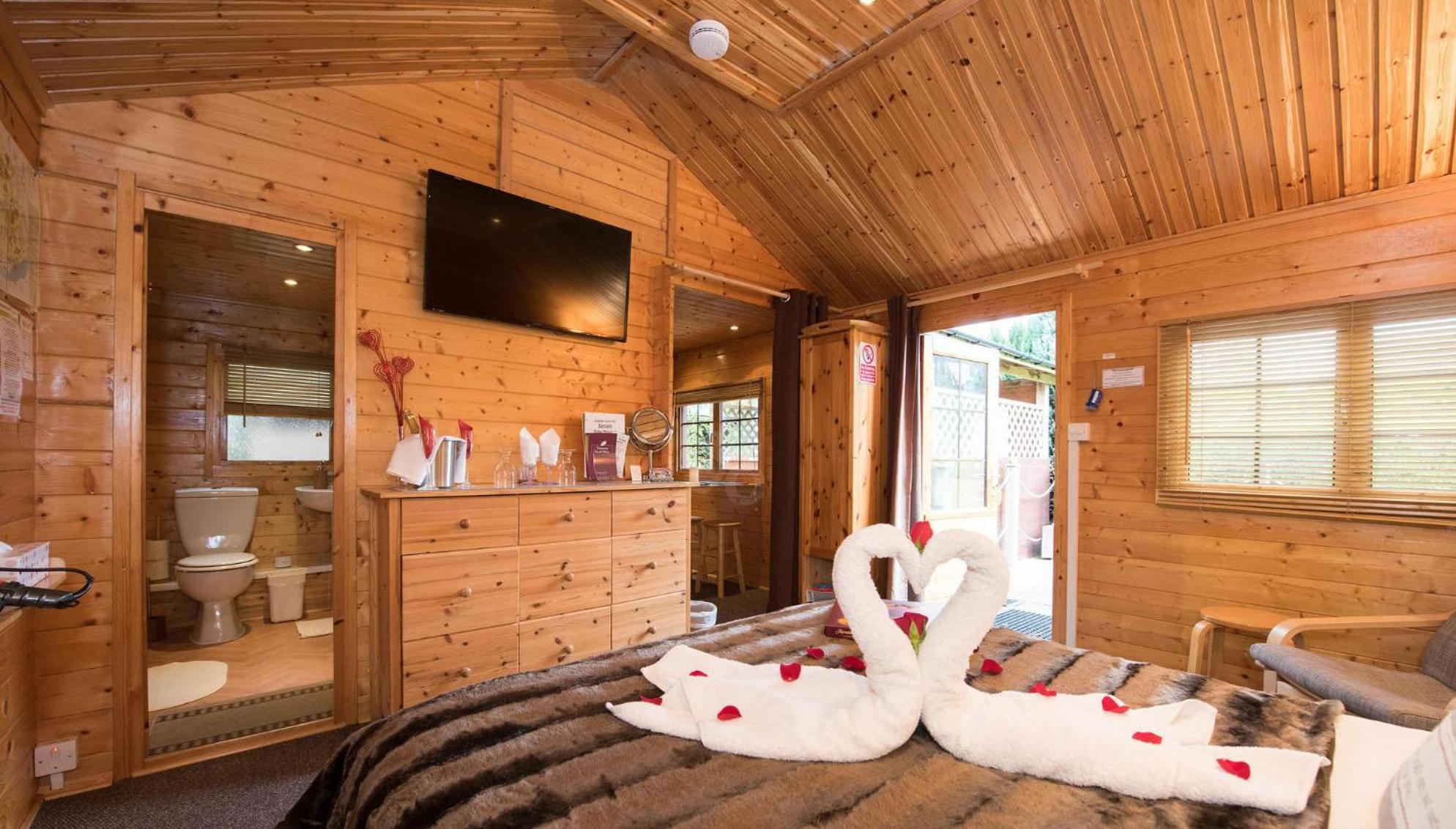 Log Cabin with Hot Tub