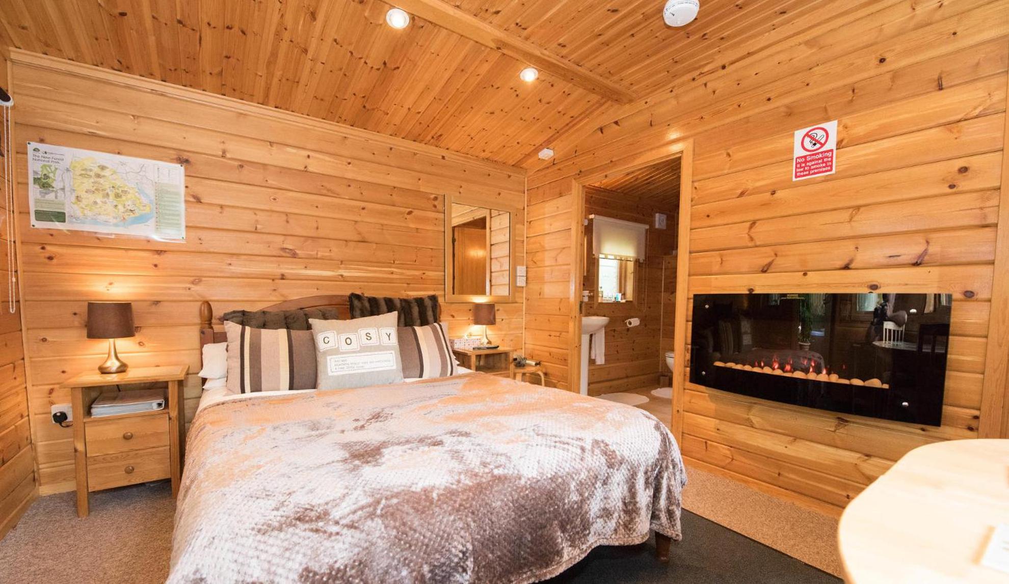 Log Cabin with Hot Tub photo 2