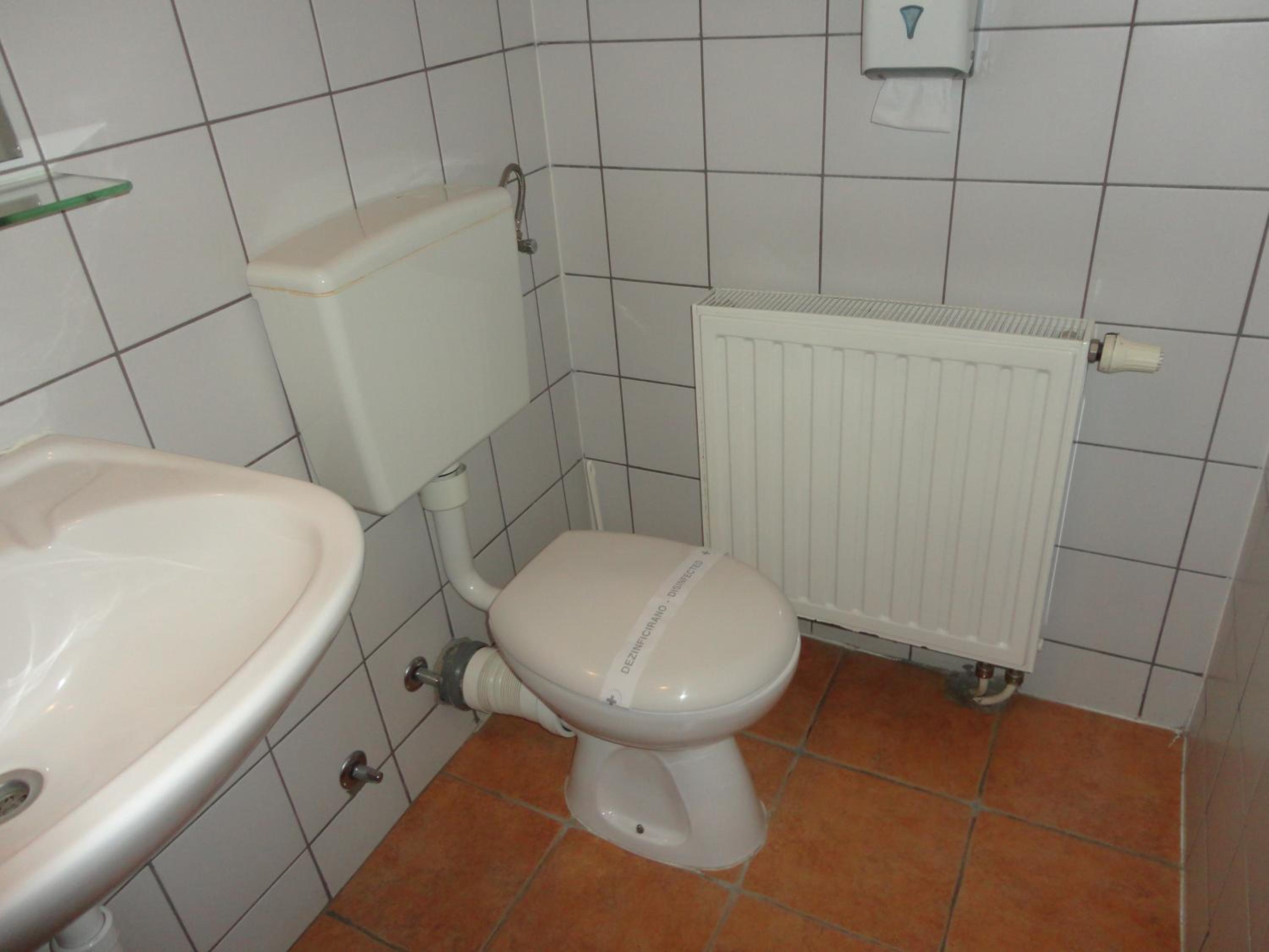 Budget Triple Room - Photo 9