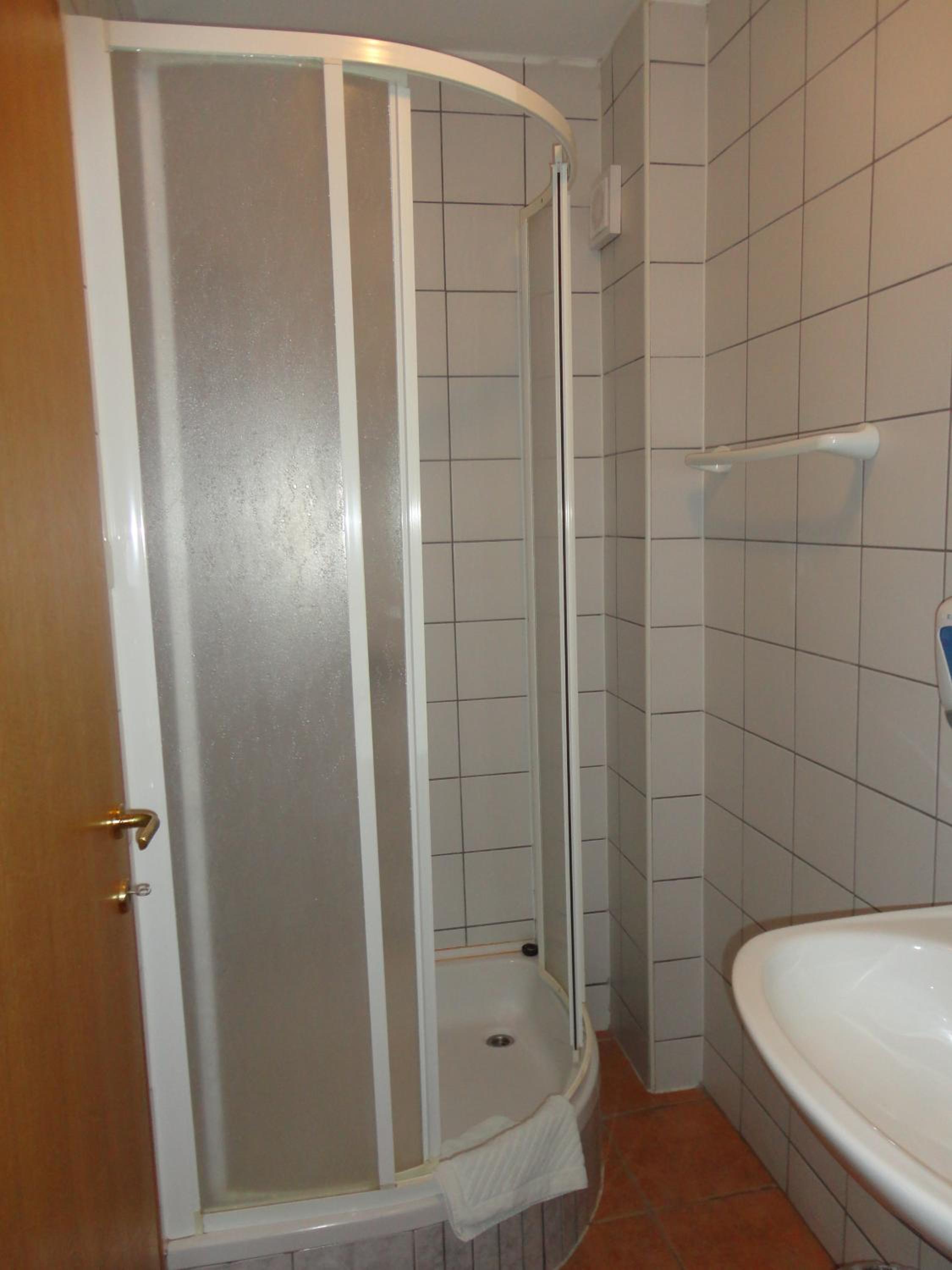 Budget Triple Room - Photo 8