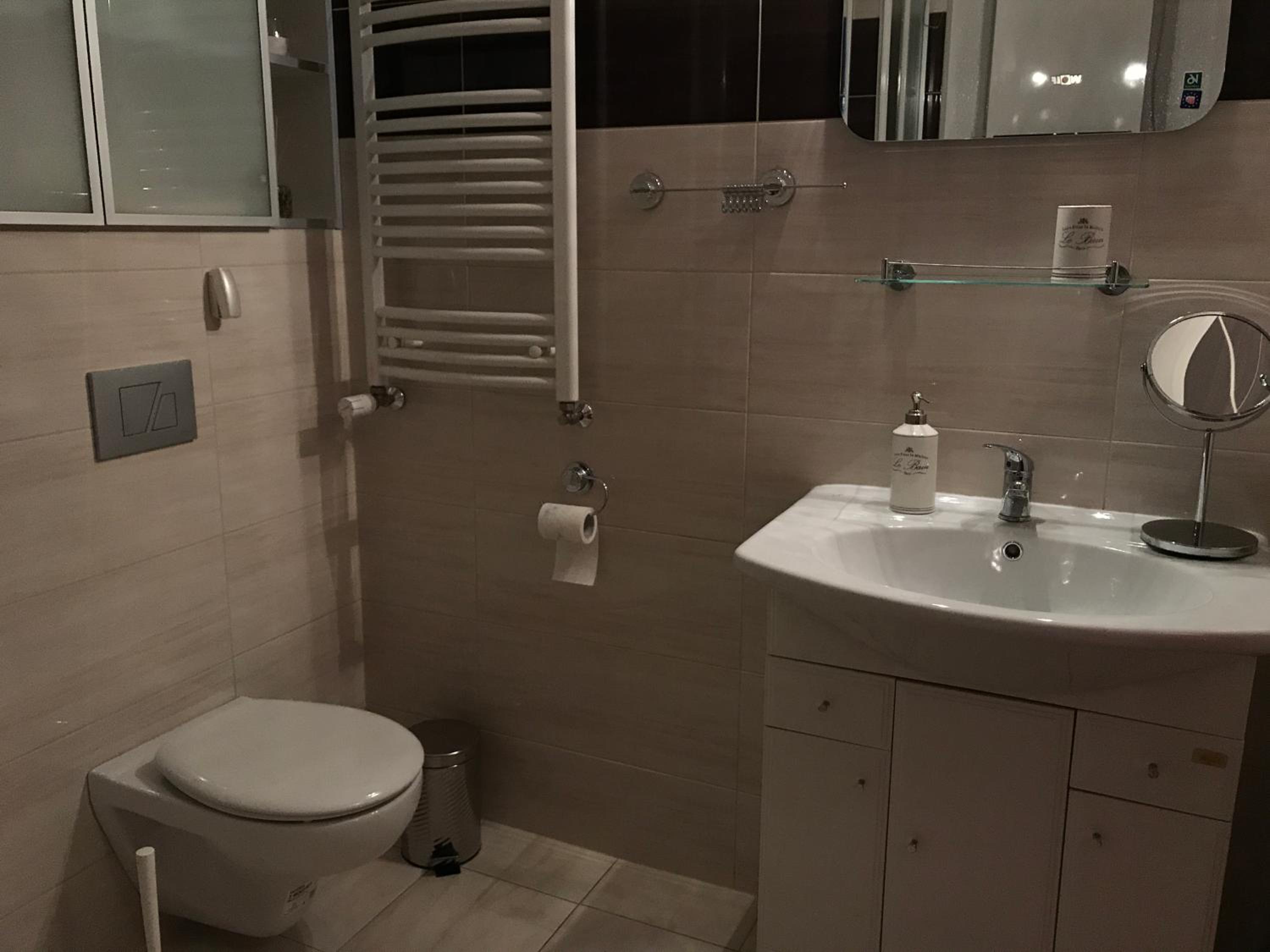 Two-Bedroom Apartment - Photo 24