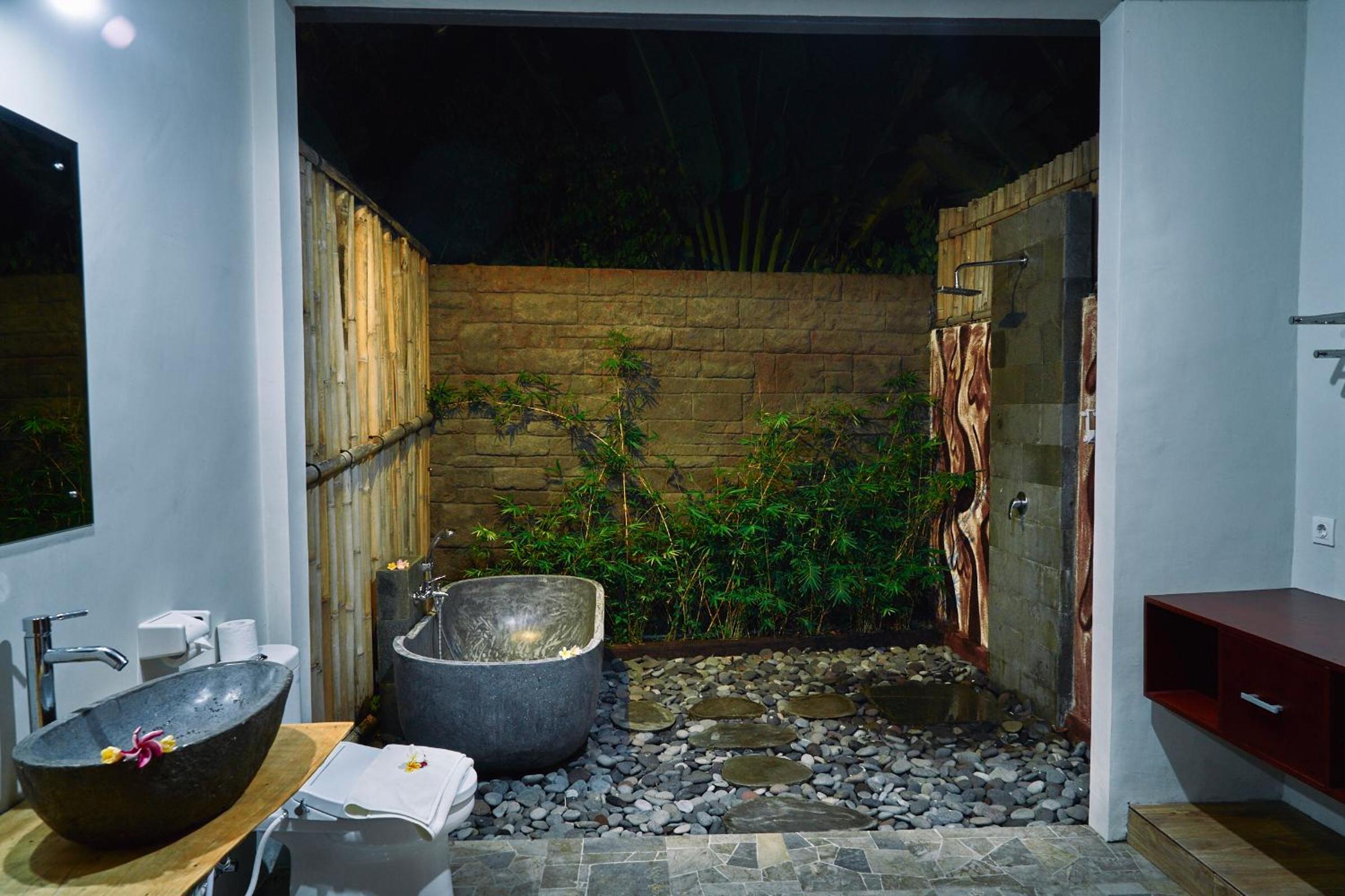 Joglo Suite with Pool Access - Photo 7