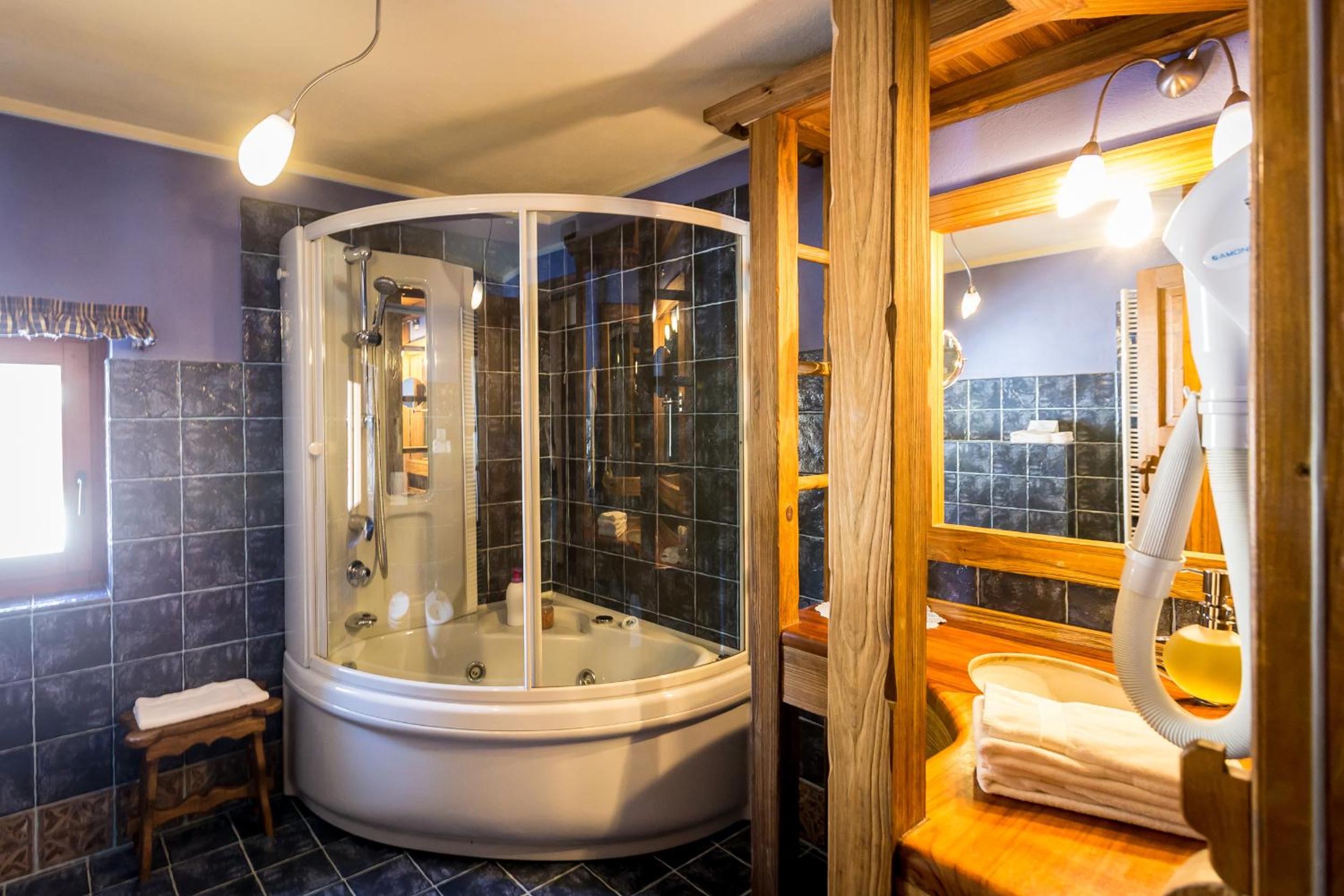 Suite (2 Adults) - Photo 6