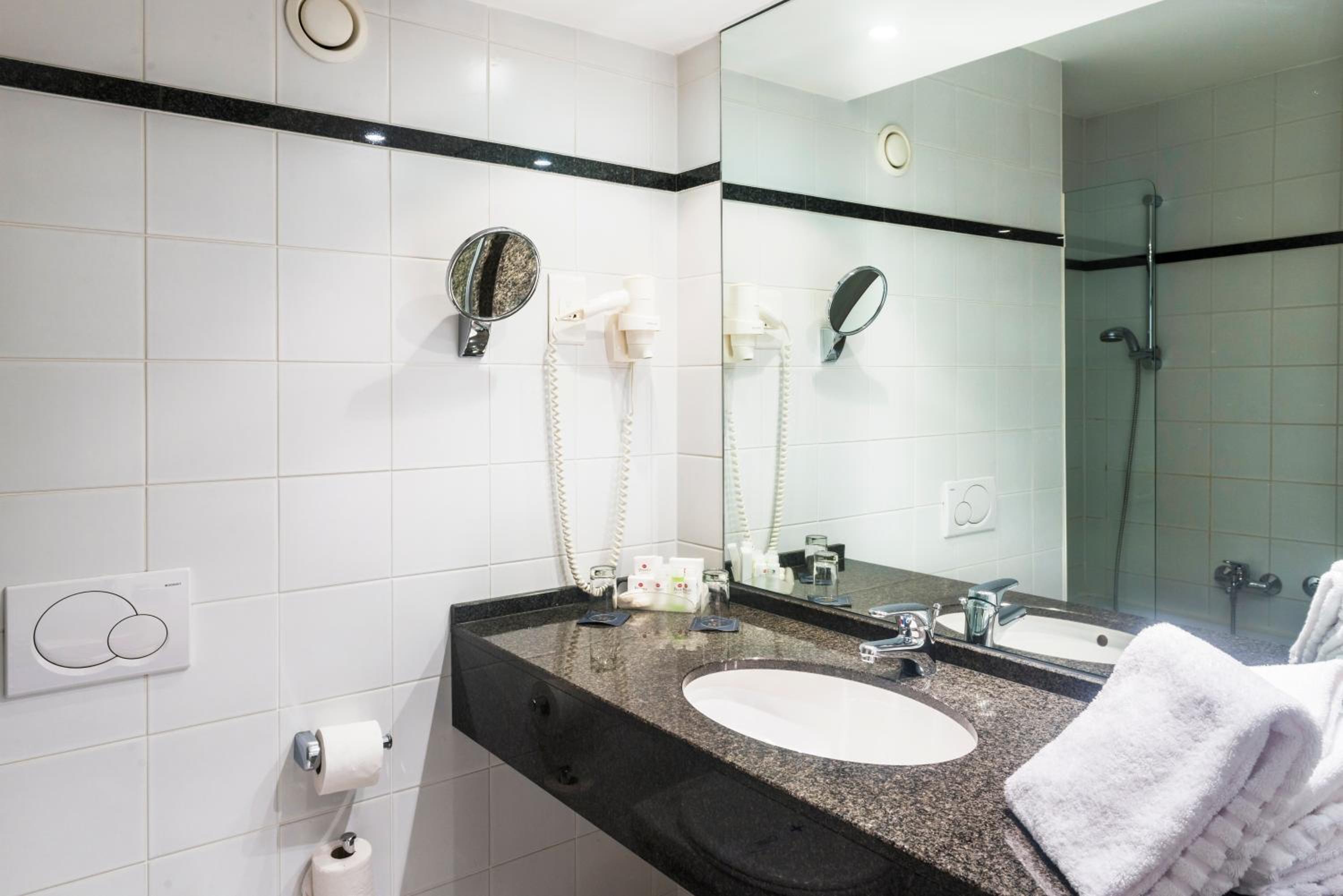 Business Twin Room photo 3