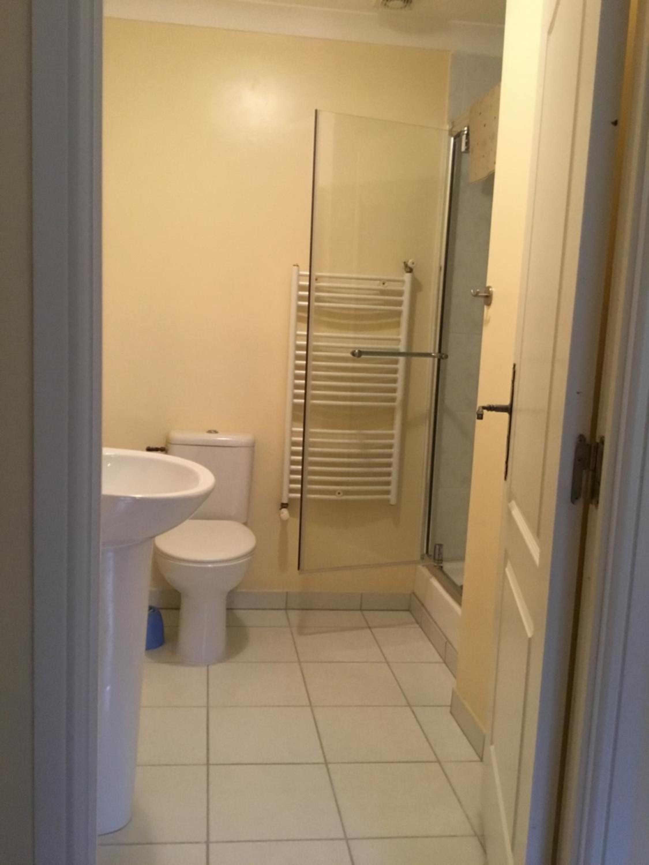 Double Room with Private Bathroom - Photo 2