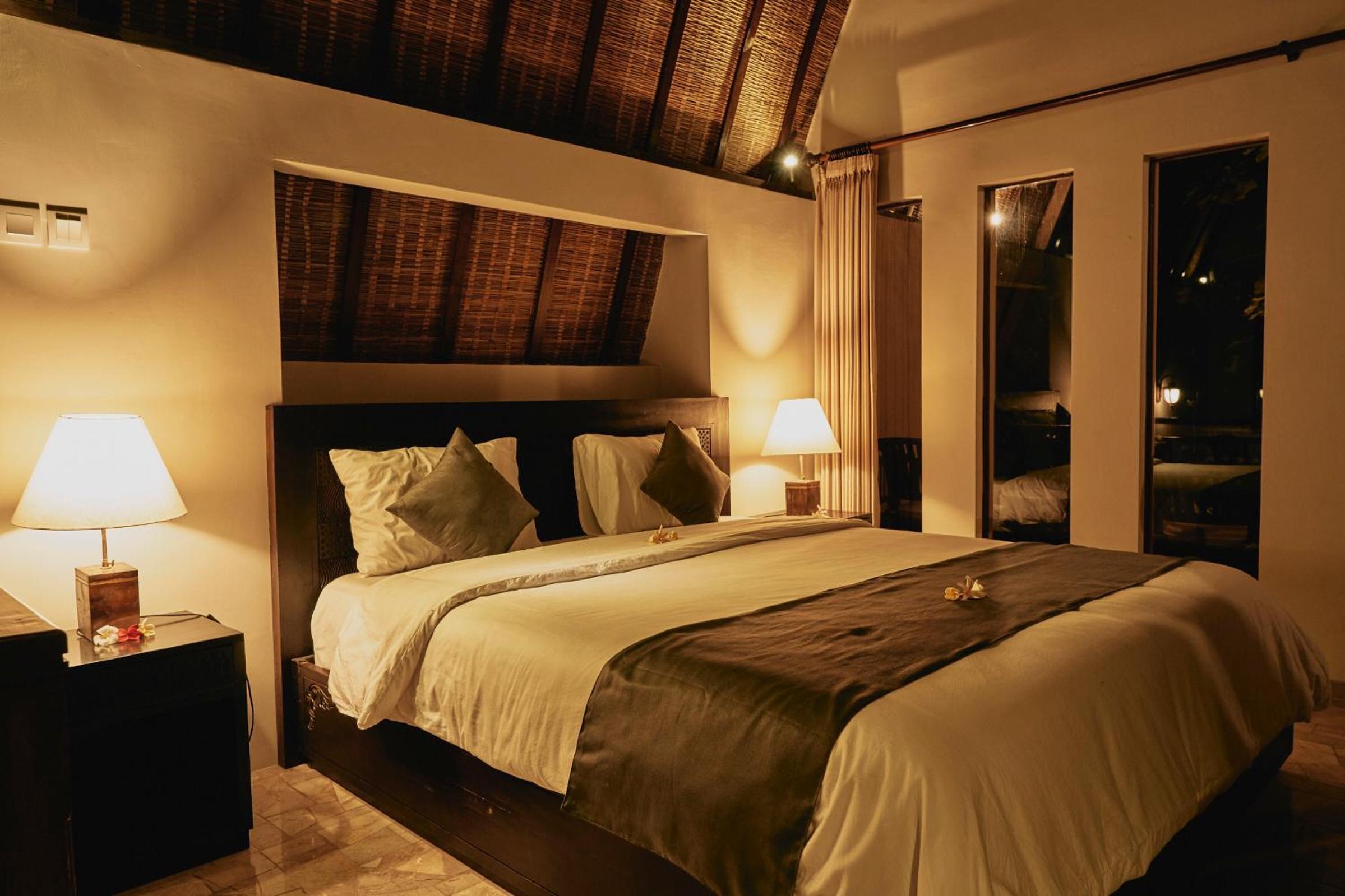 Two-Bedroom Bungalow - Photo 2