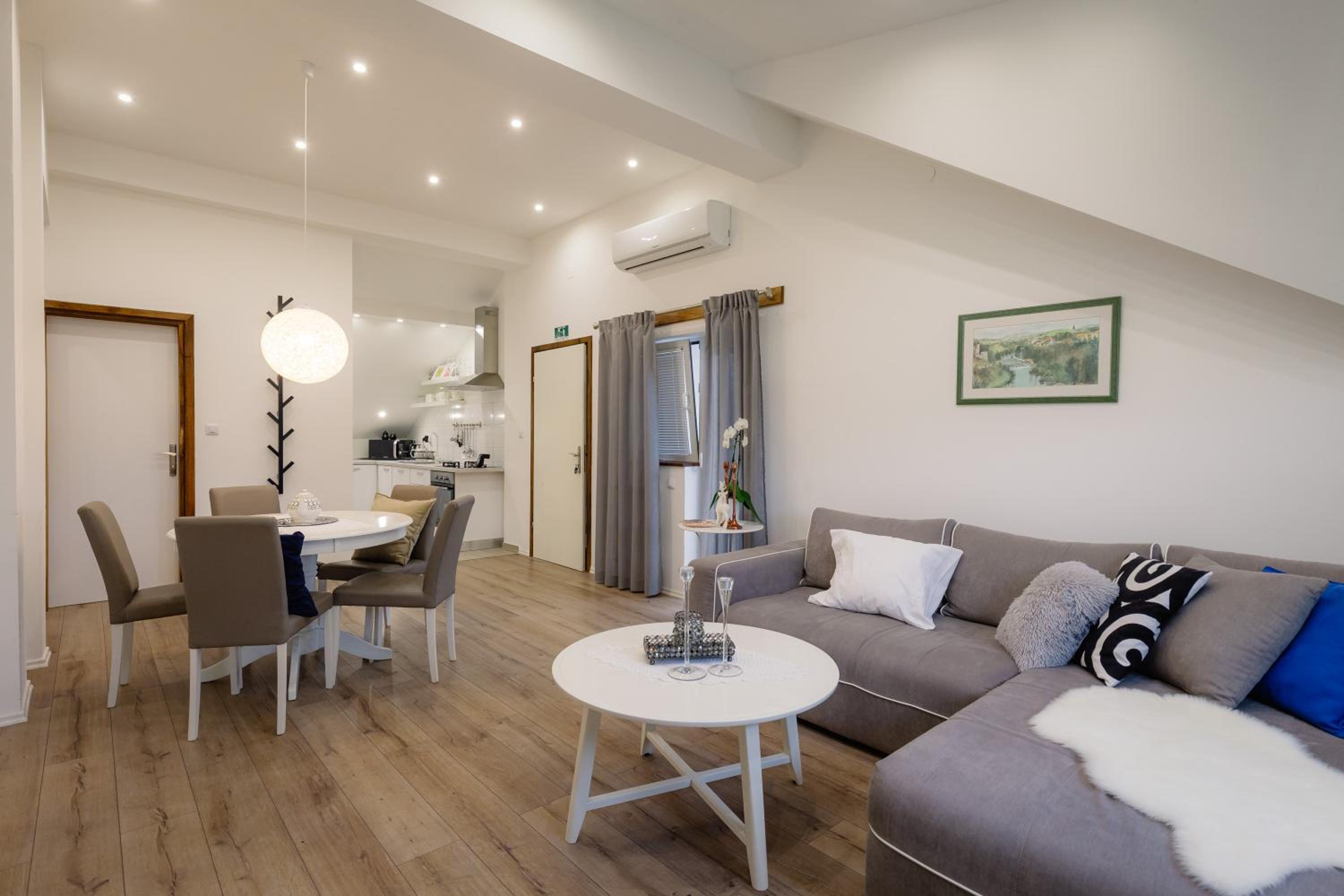 Two-Bedroom Apartment with Balcony - Photo 4