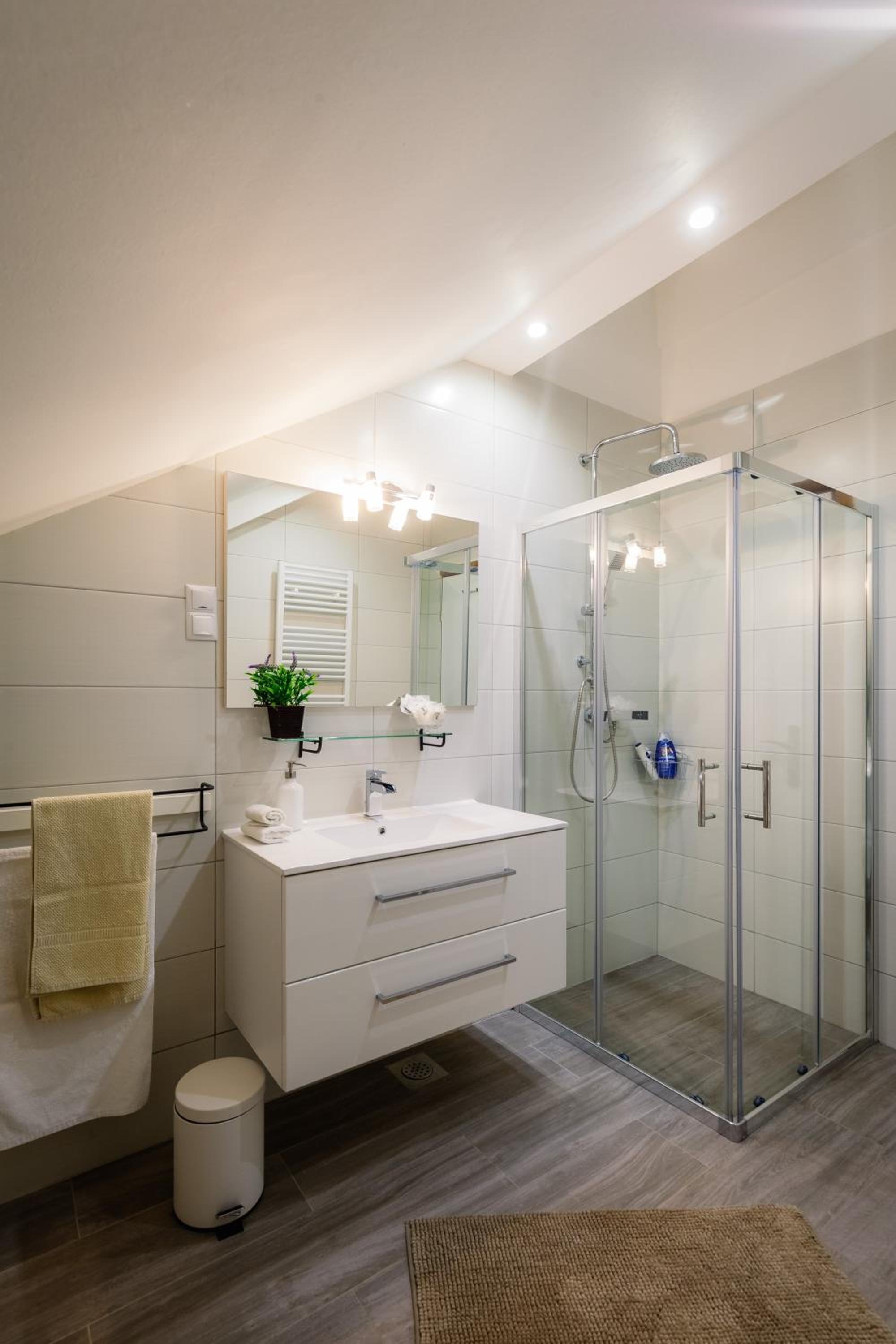 Two-Bedroom Apartment with Balcony - Photo 7