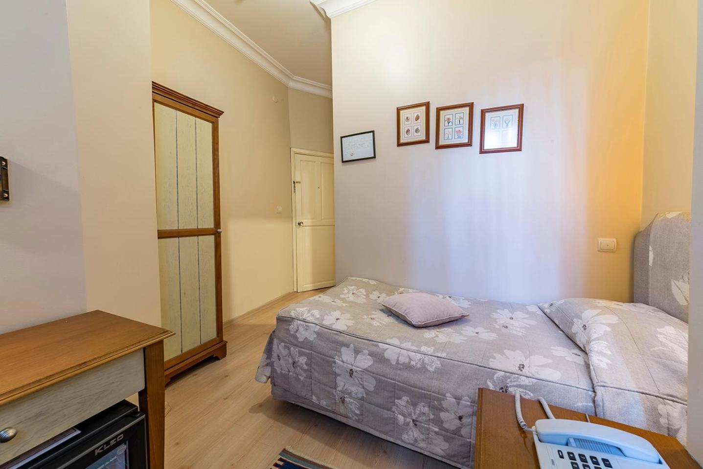 Single Room photo 2