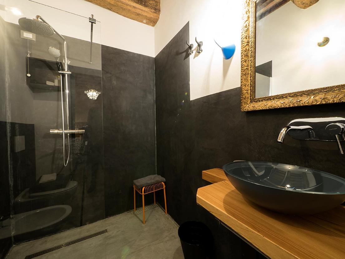 Double Room with Private Bathroom - Photo 3