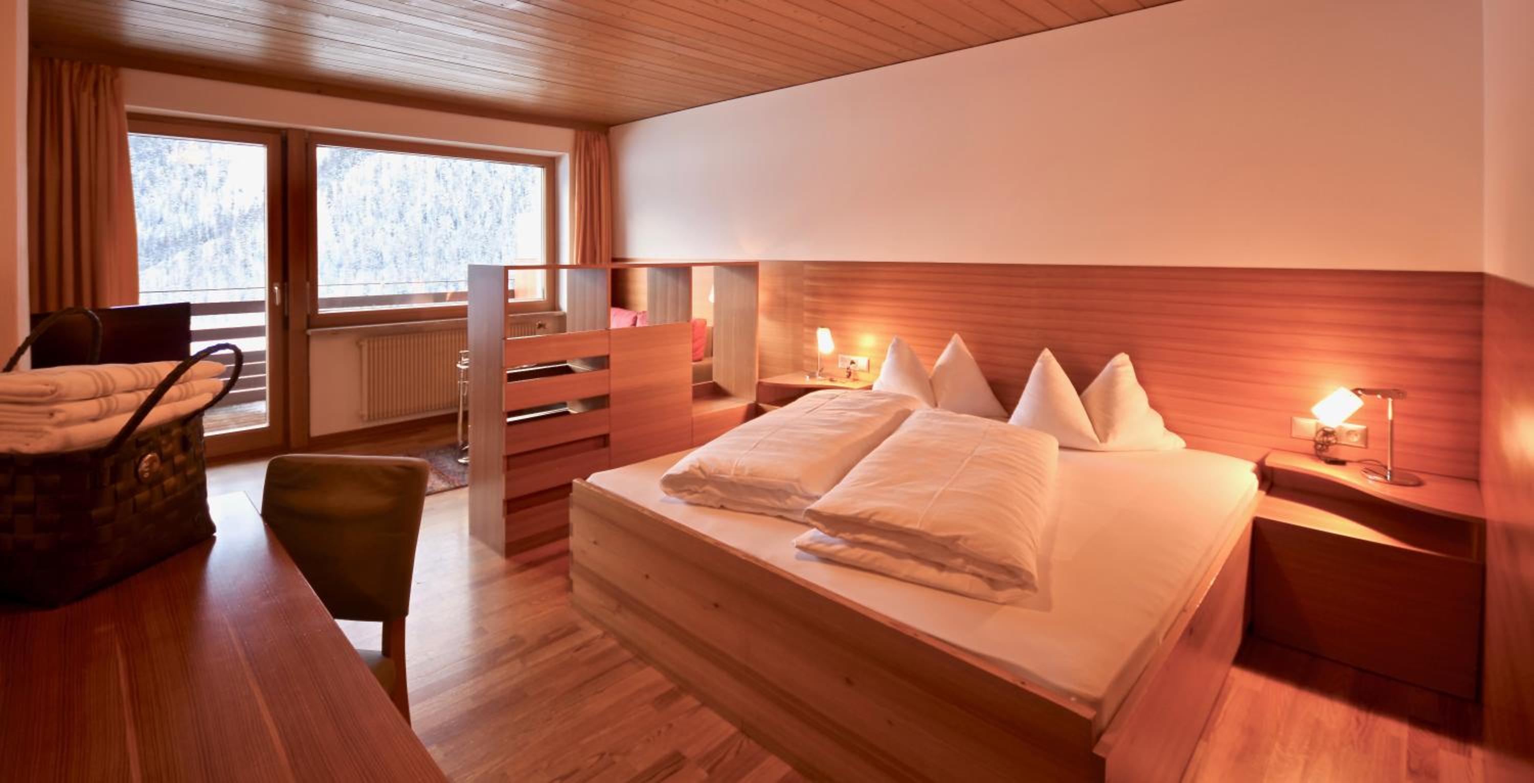 Double Room with Balcony and Sitting area