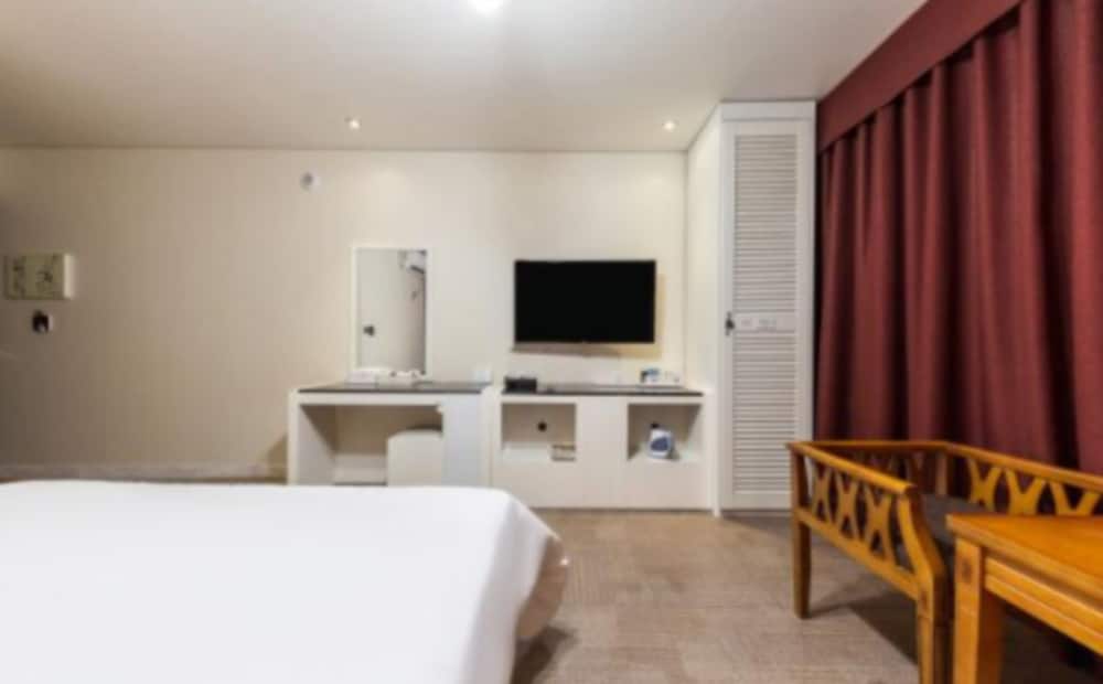 Standard Double Room (Room Only) photo 2