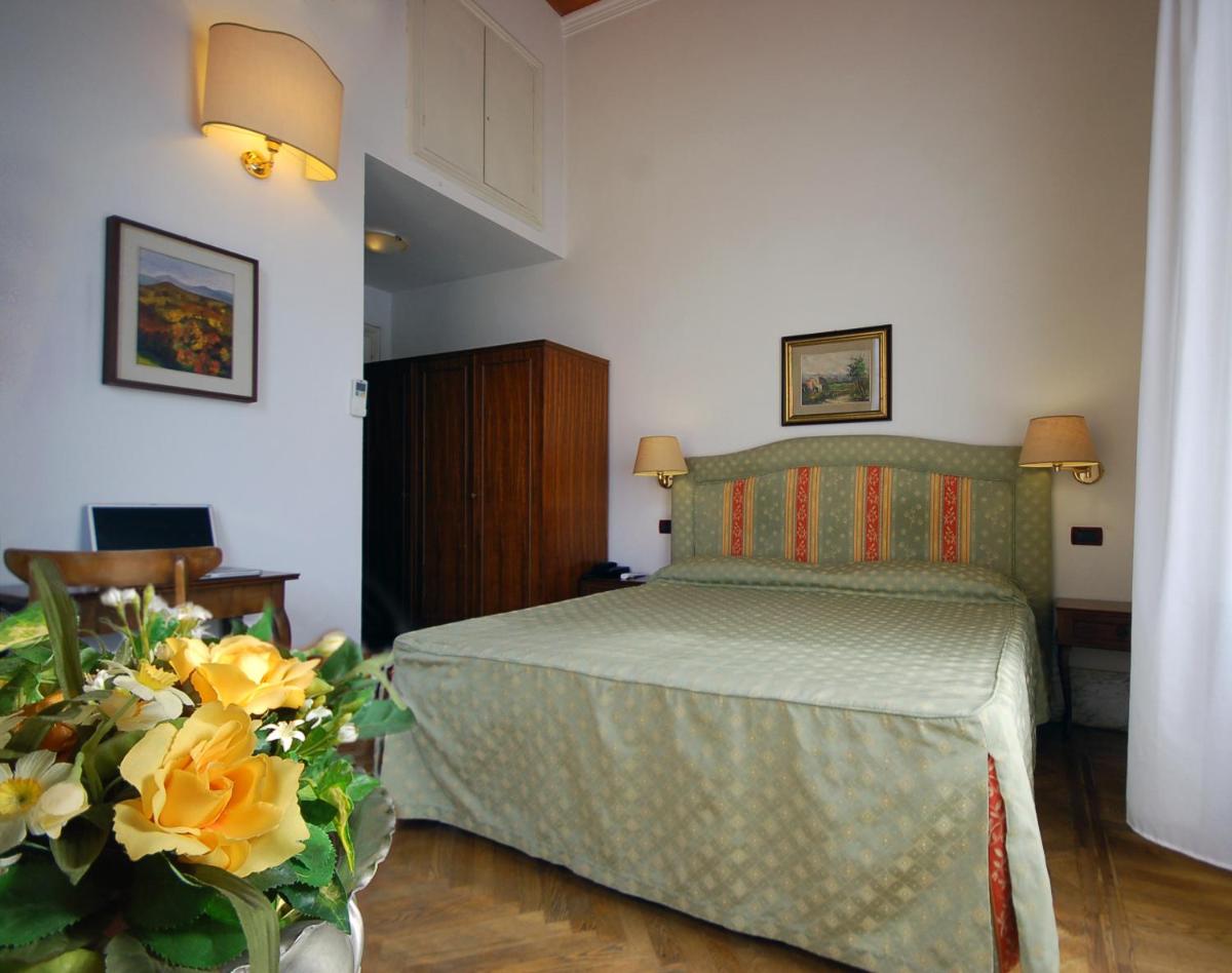 Deluxe Double Room with Balcony and Sea View photo 2