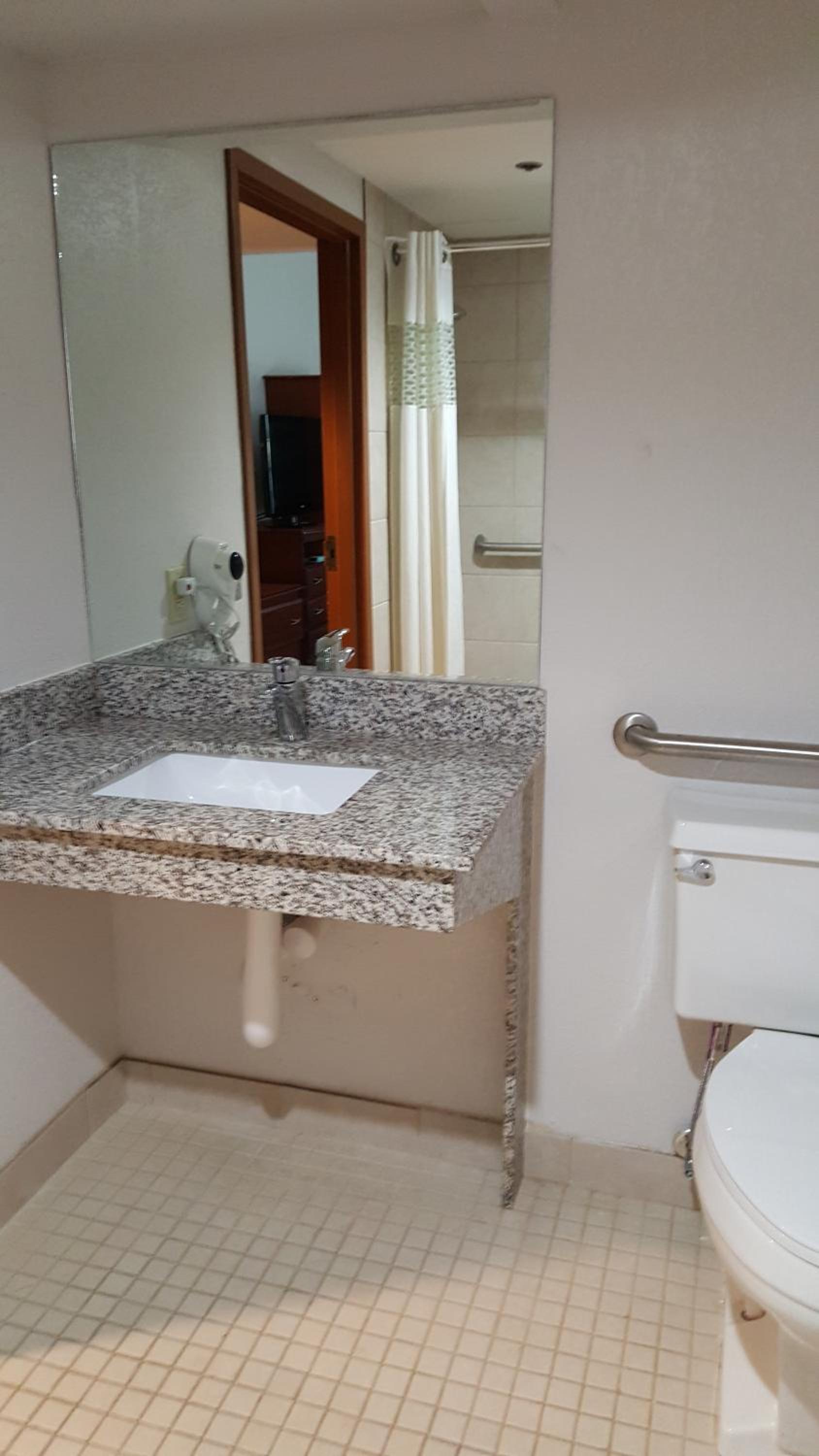 King Room - Disability Access - Non-Smoking - Photo 3
