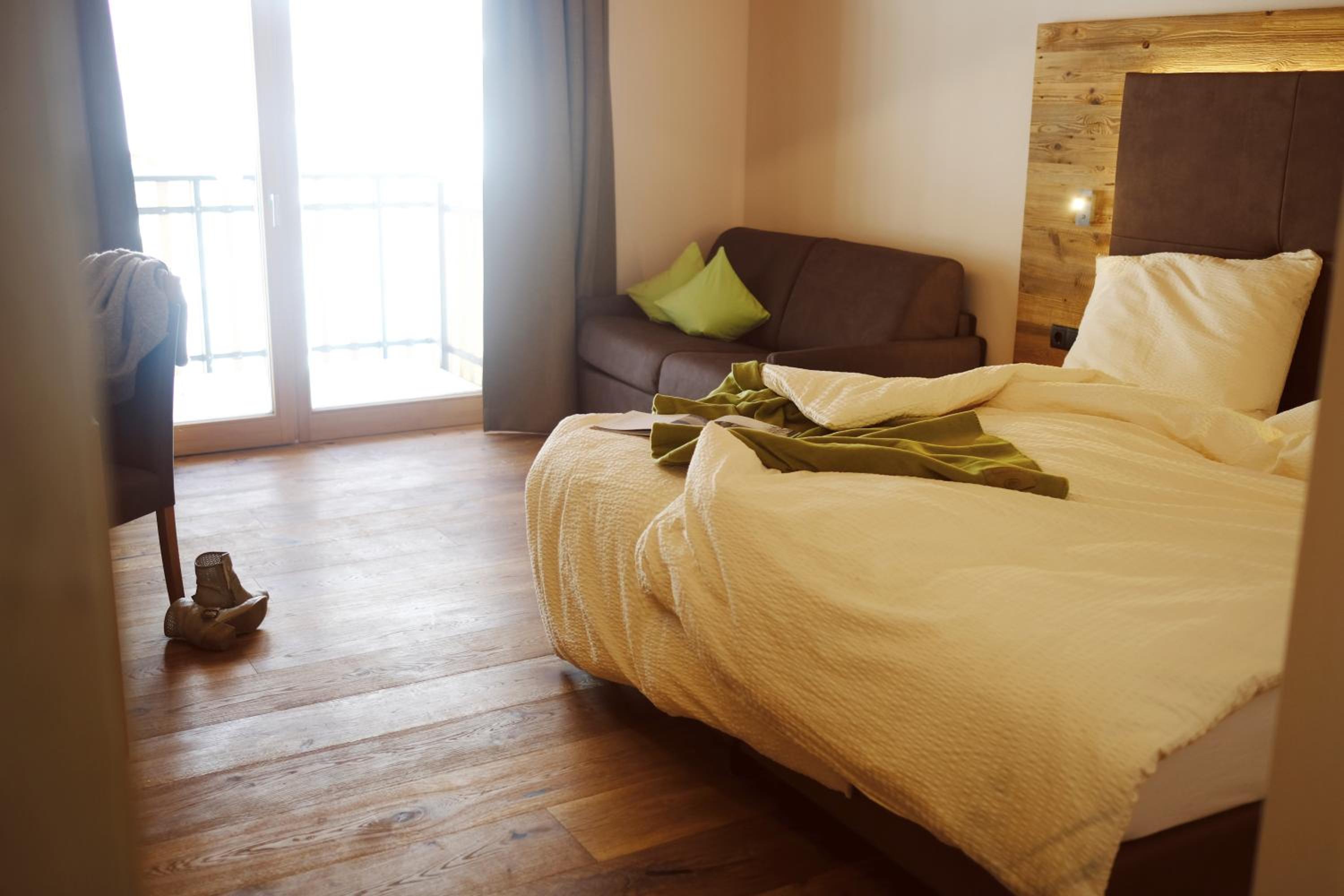 Deluxe Double Room with Balcony and Mountain View photo 3