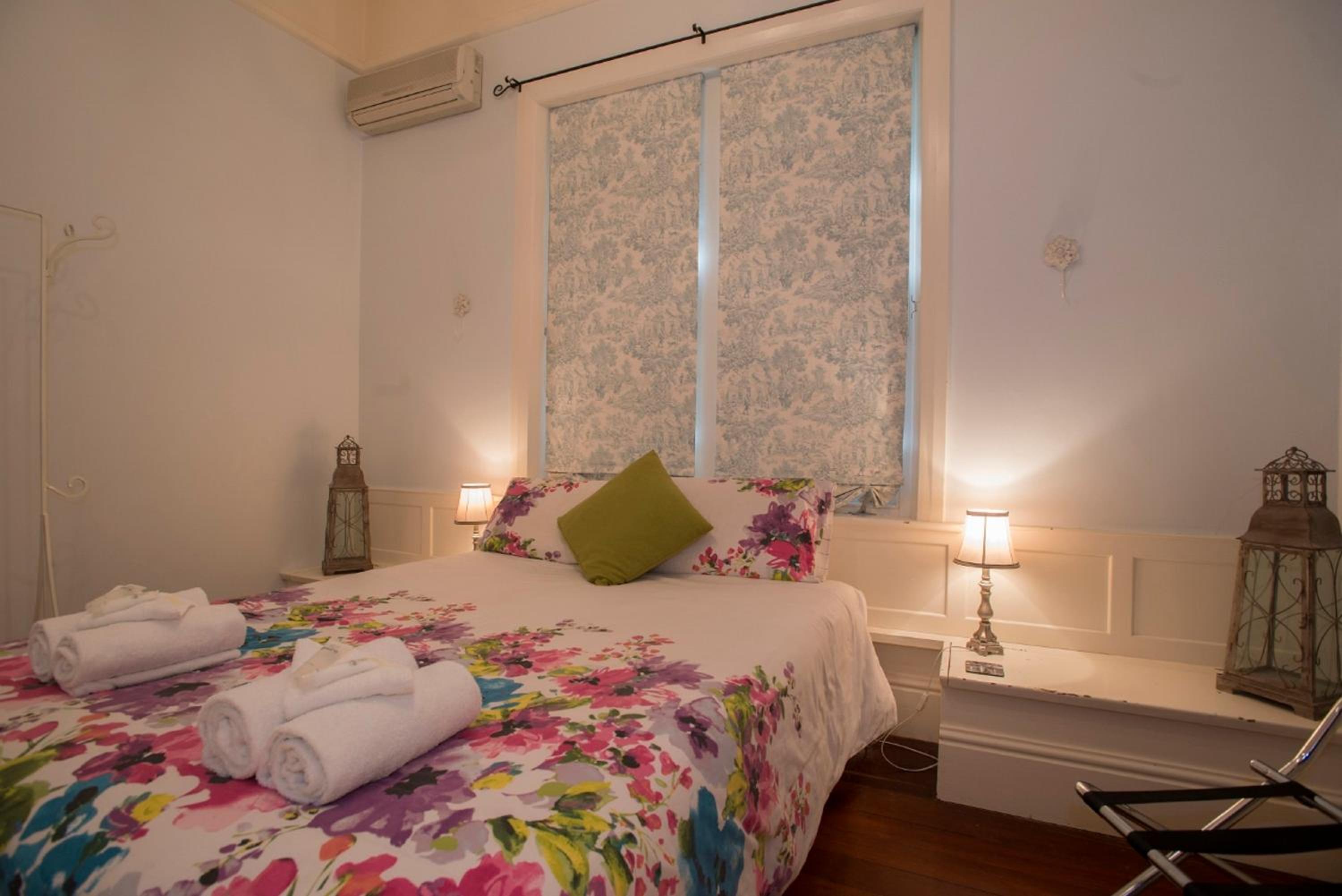 Queen Suite - Sapphire photo 1