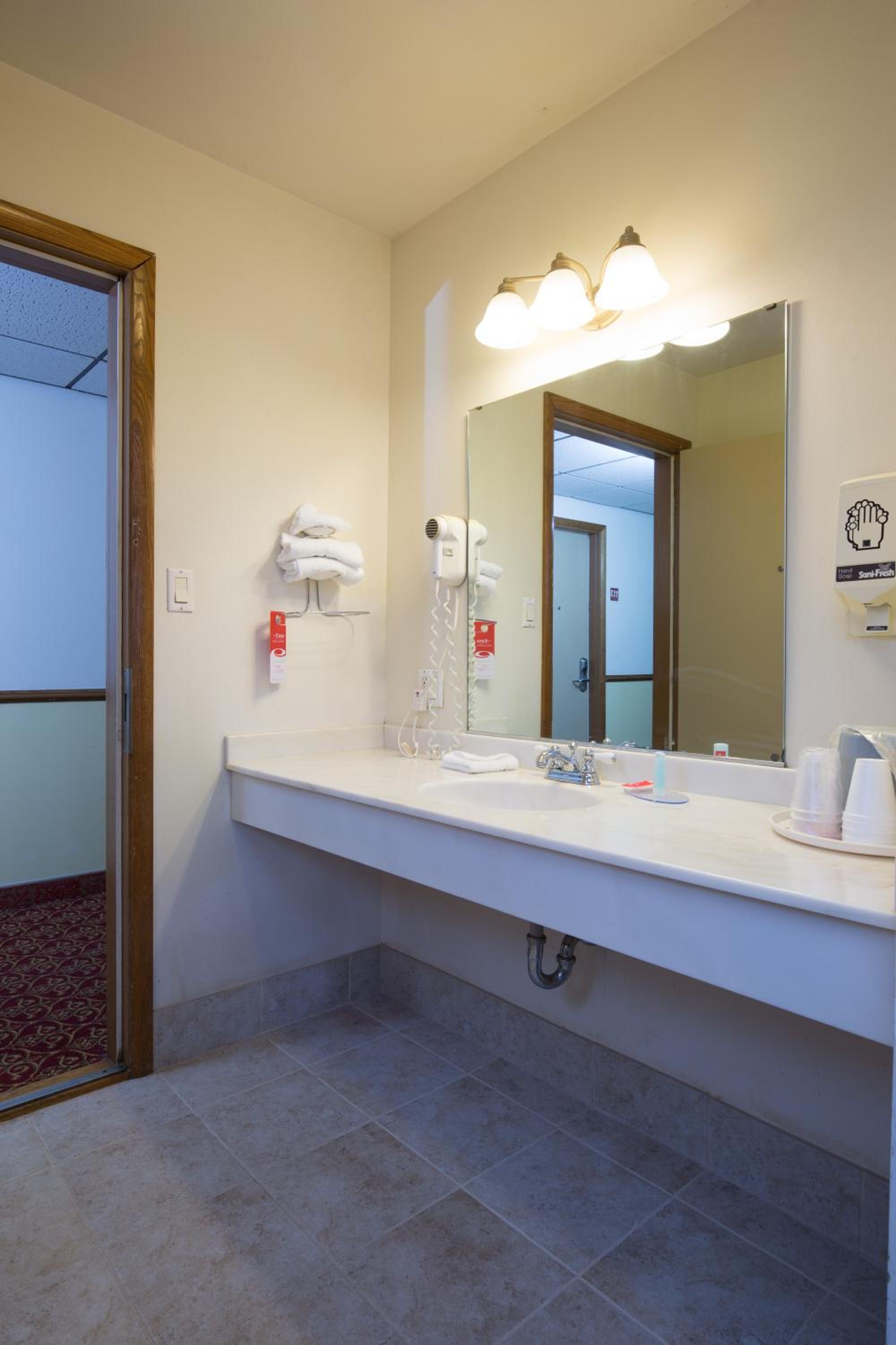 King Room - Non-Smoking - Photo 3