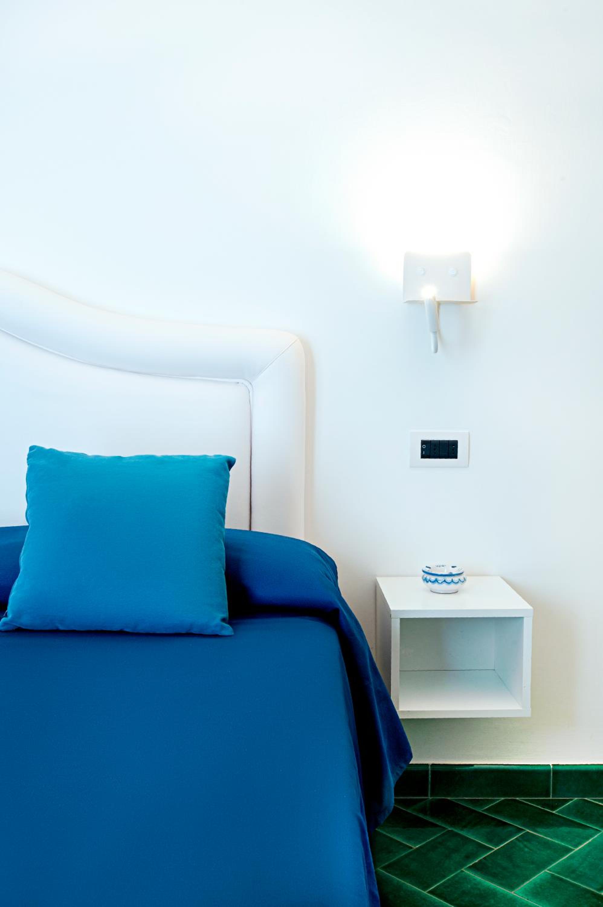Deluxe Junior Room