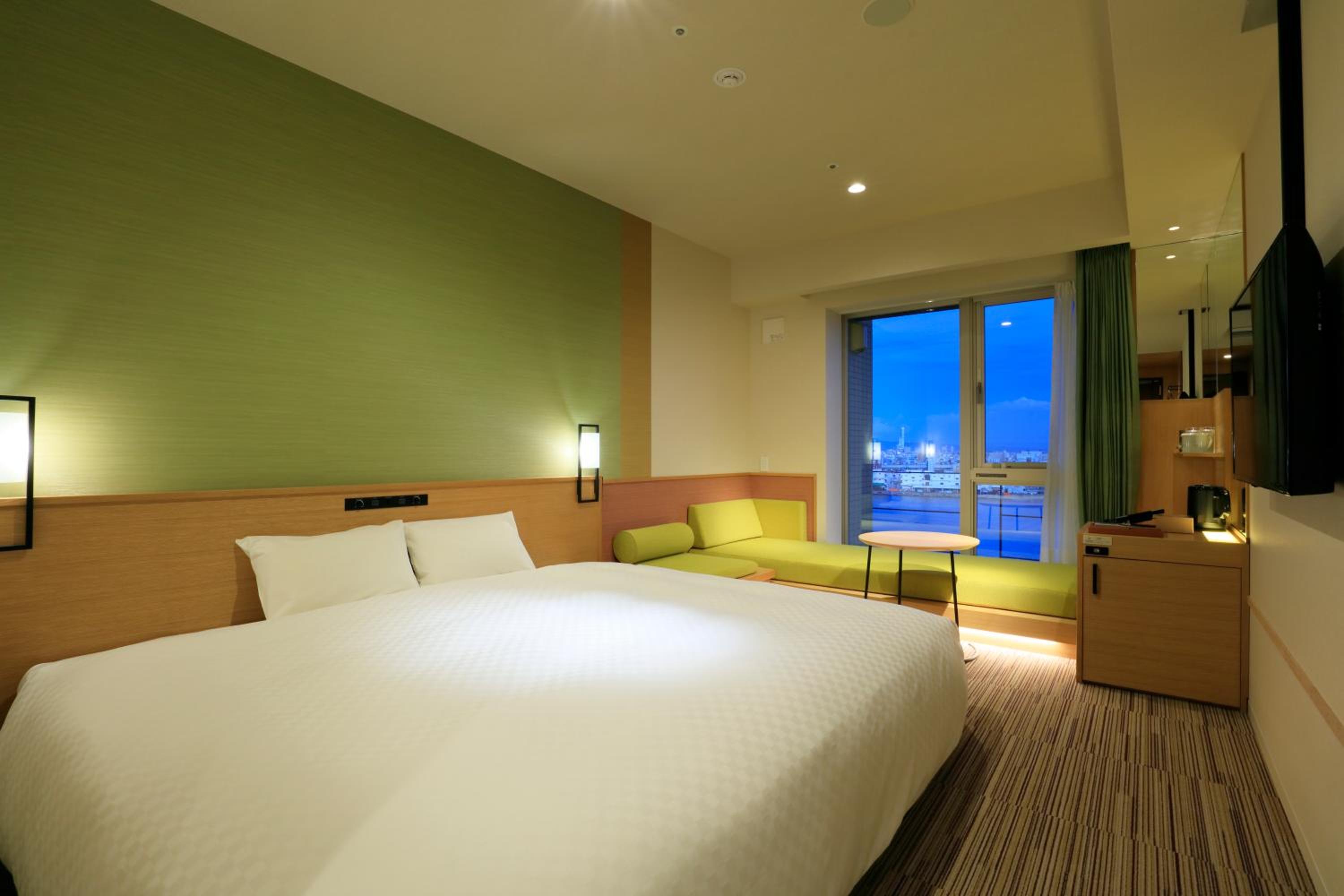 Superior King Room and River View - High Floor - Non-Smoking