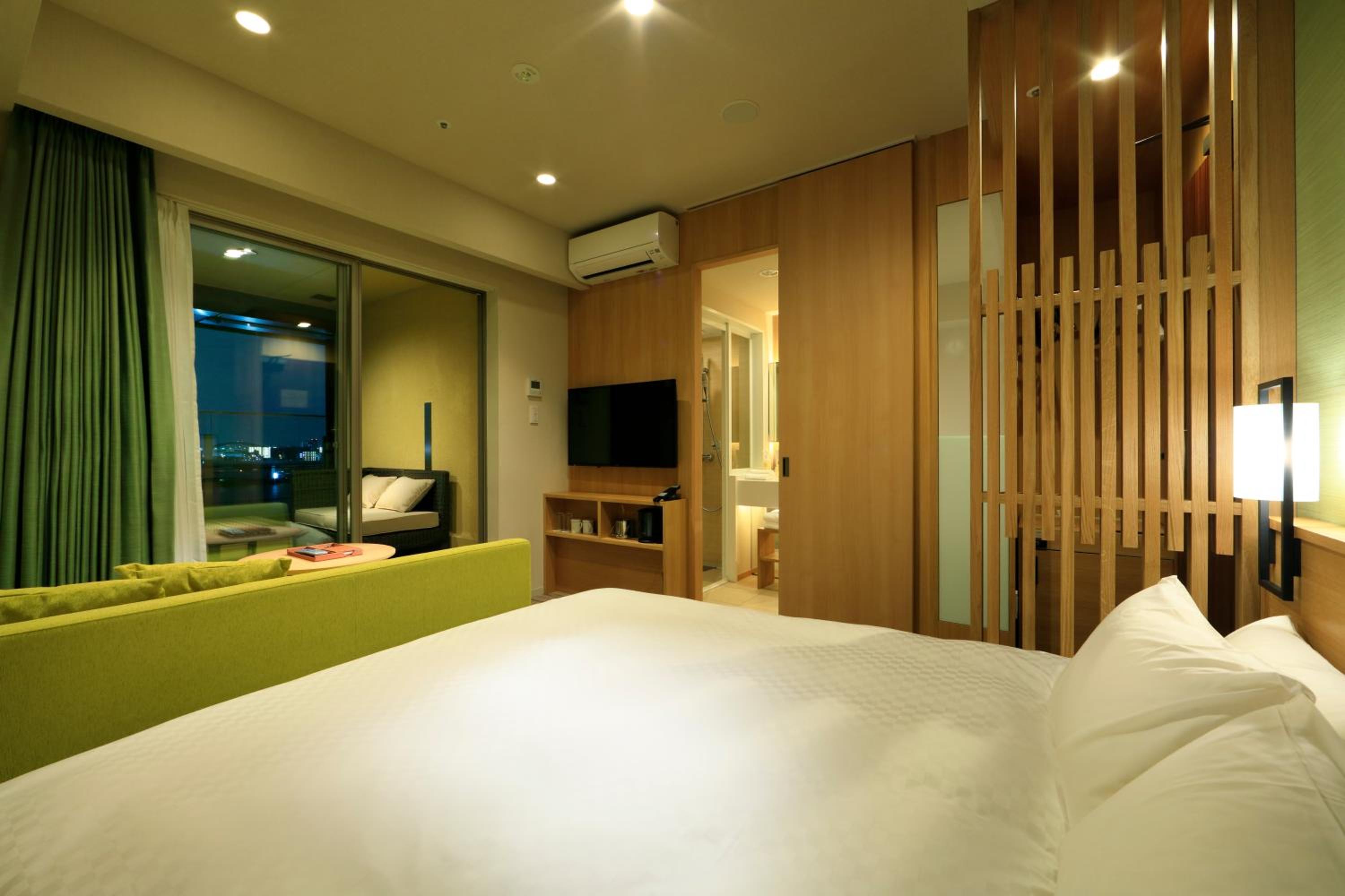 Deluxe King Suite with Spa Bath - Non-Smoking