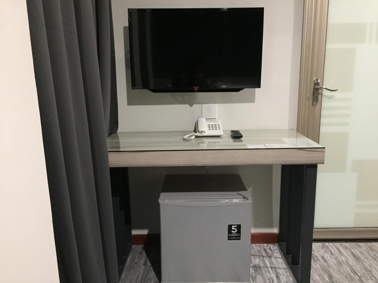 Deluxe King Room photo 2